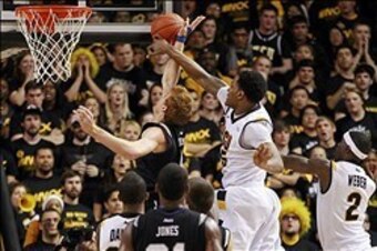 VCU's Juvonte Reddic blocks a shot.