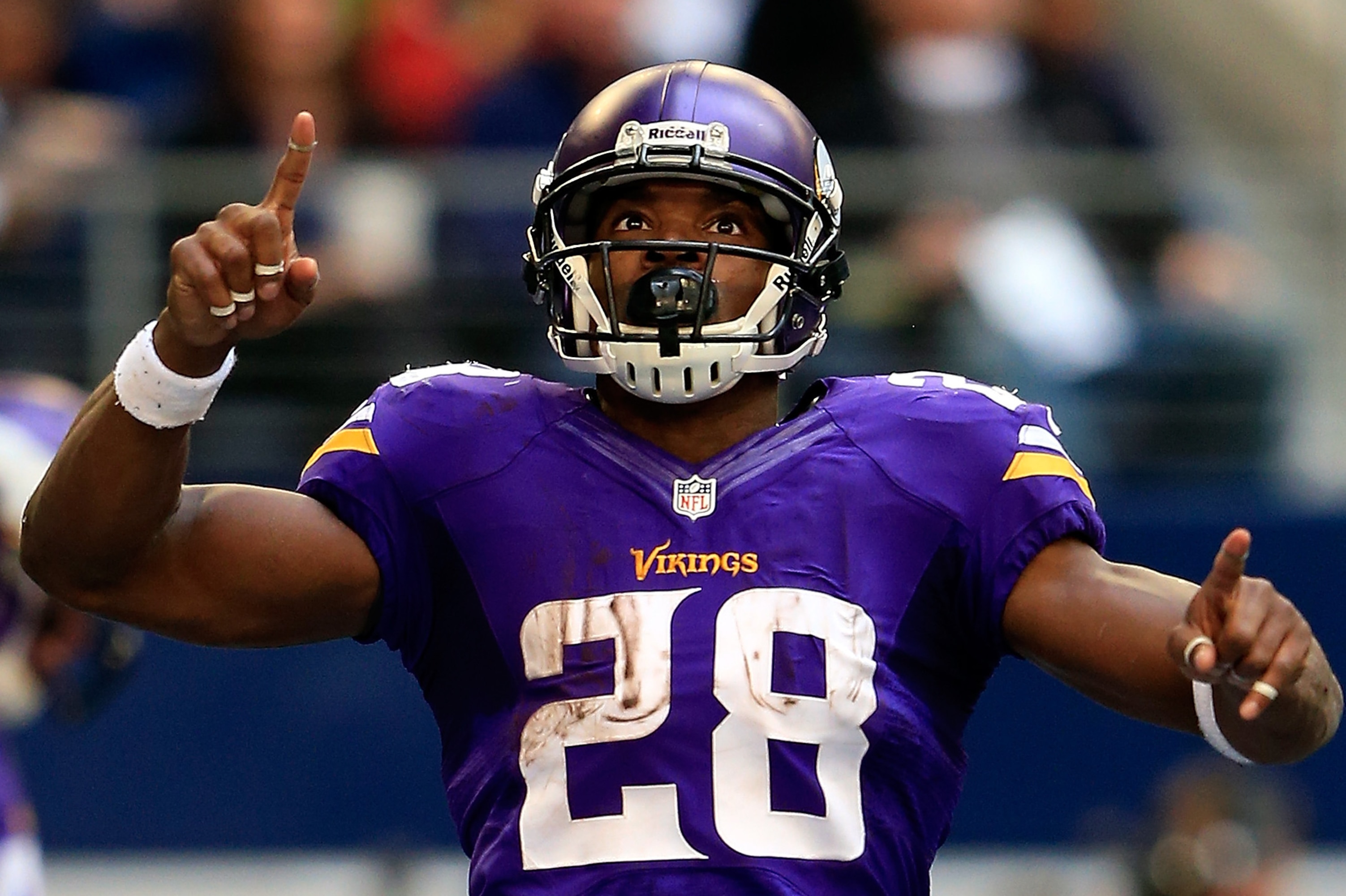 Highlighting the 8 Best Plays of Adrian Peterson's Minnesota Vikings Career