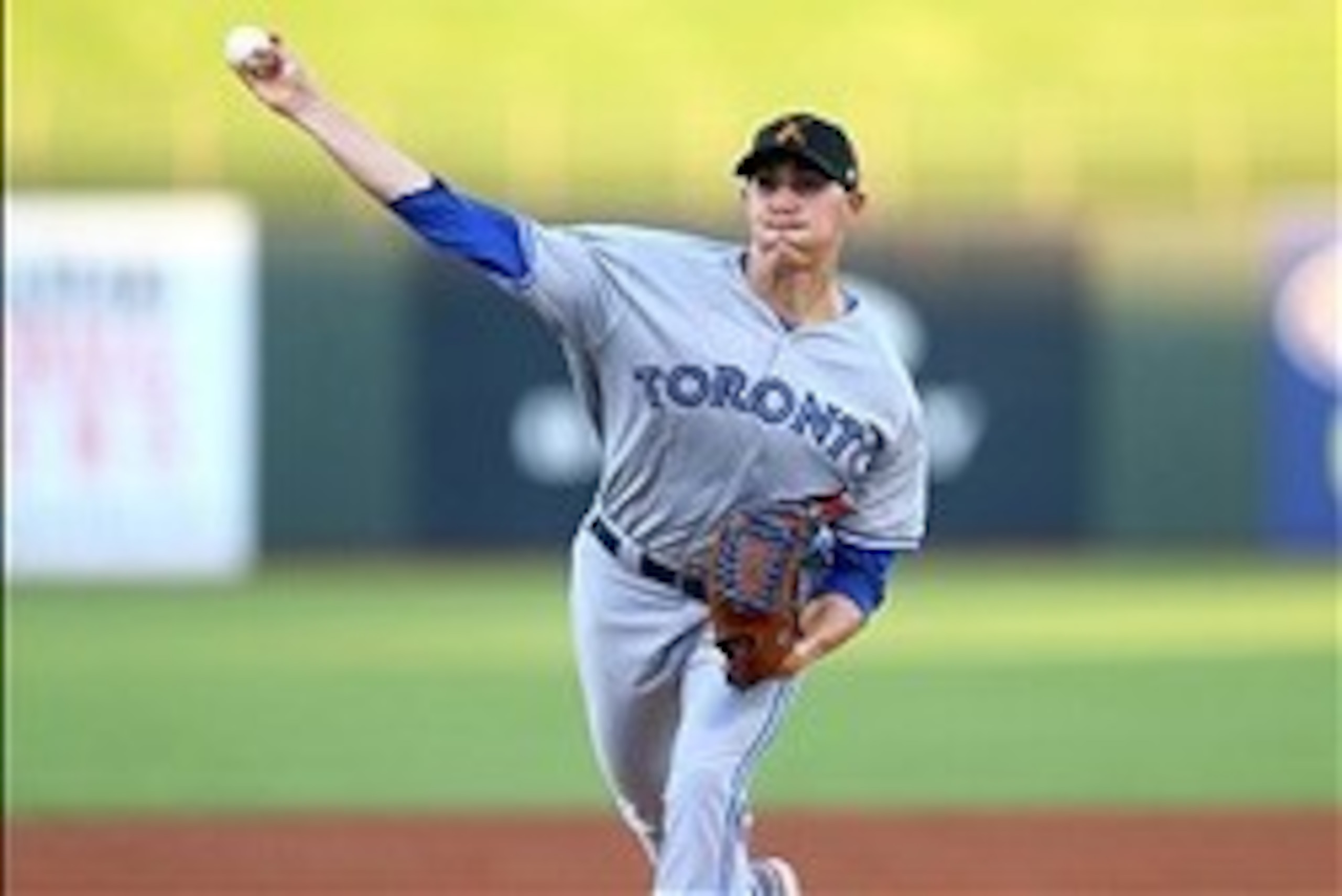 Aaron Sanchez makes it look effortless.