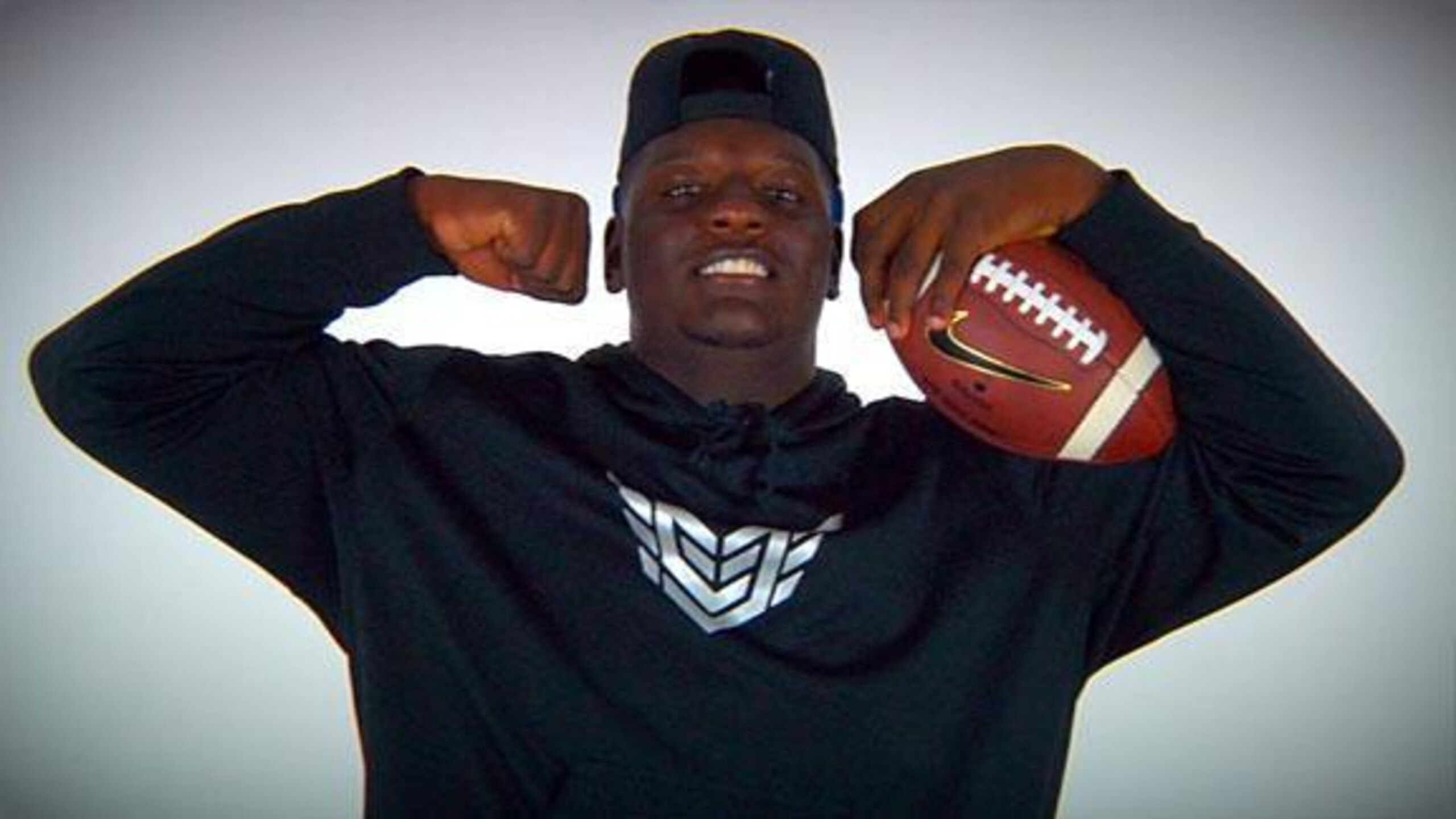 6'5", 330lb. OT Cameron Robinson (5 stars)