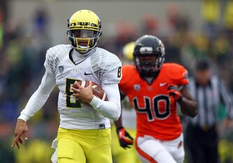 CORVALLIS, OR - NOVEMBER 24:  Marcus Mariota #8 of the Oregon Ducks runs for a touchdown against the Oregon State Beavers during the 116th Civil War on November 24, 2012 at the Reser Stadium in Corvallis, Oregon.  (Photo by Jonathan Ferrey/Getty Images)