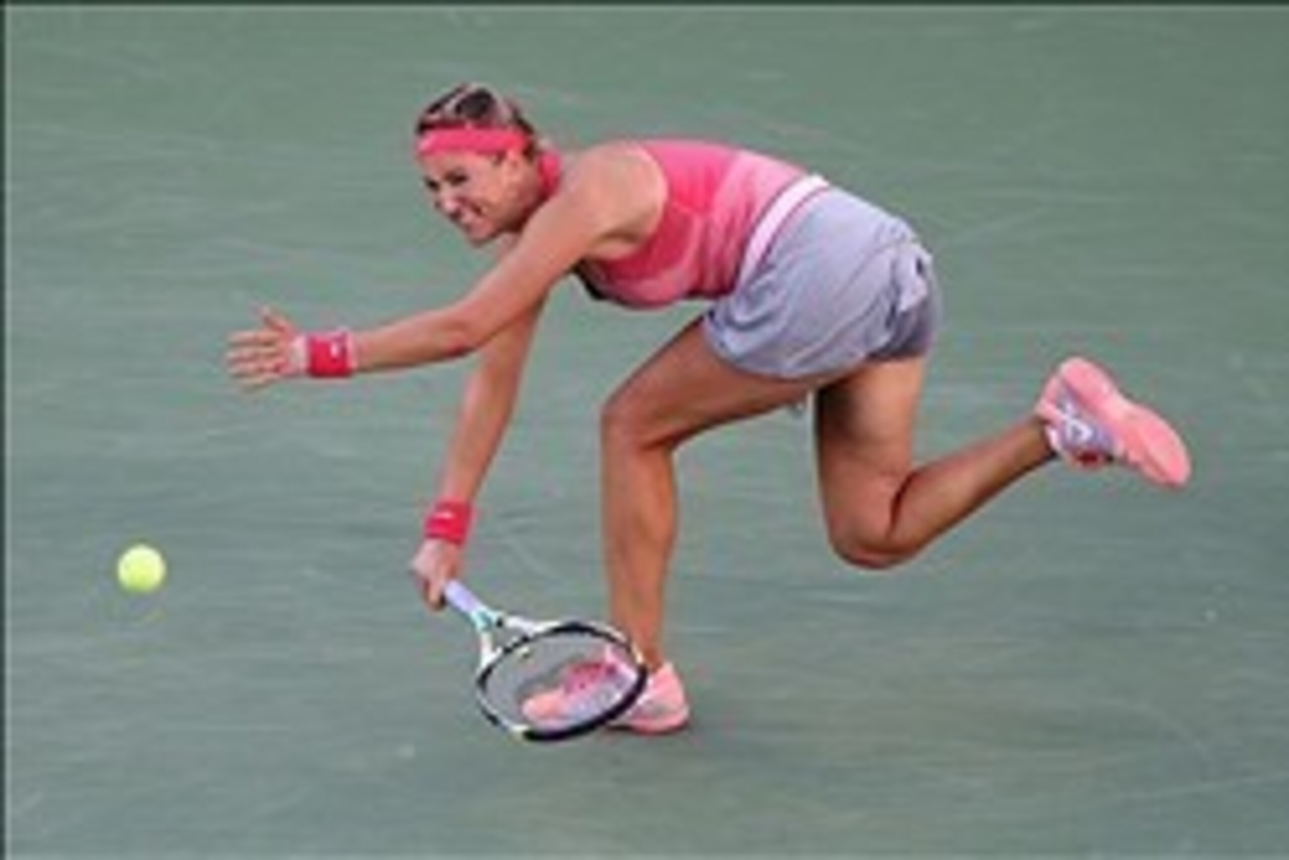 Sep 8, 2013; New York, NY, USA; Victoria Azarenka (BLR) returns a shot against Serena Williams (USA) in the women's singles final on day fourteen of the 2013 US Open at USTA Billie Jean King National Tennis Center. Mandatory Credit: Jerry Lai-USA TODAY Sp