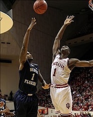 Noah Vonleh challenges a North Florida shot.