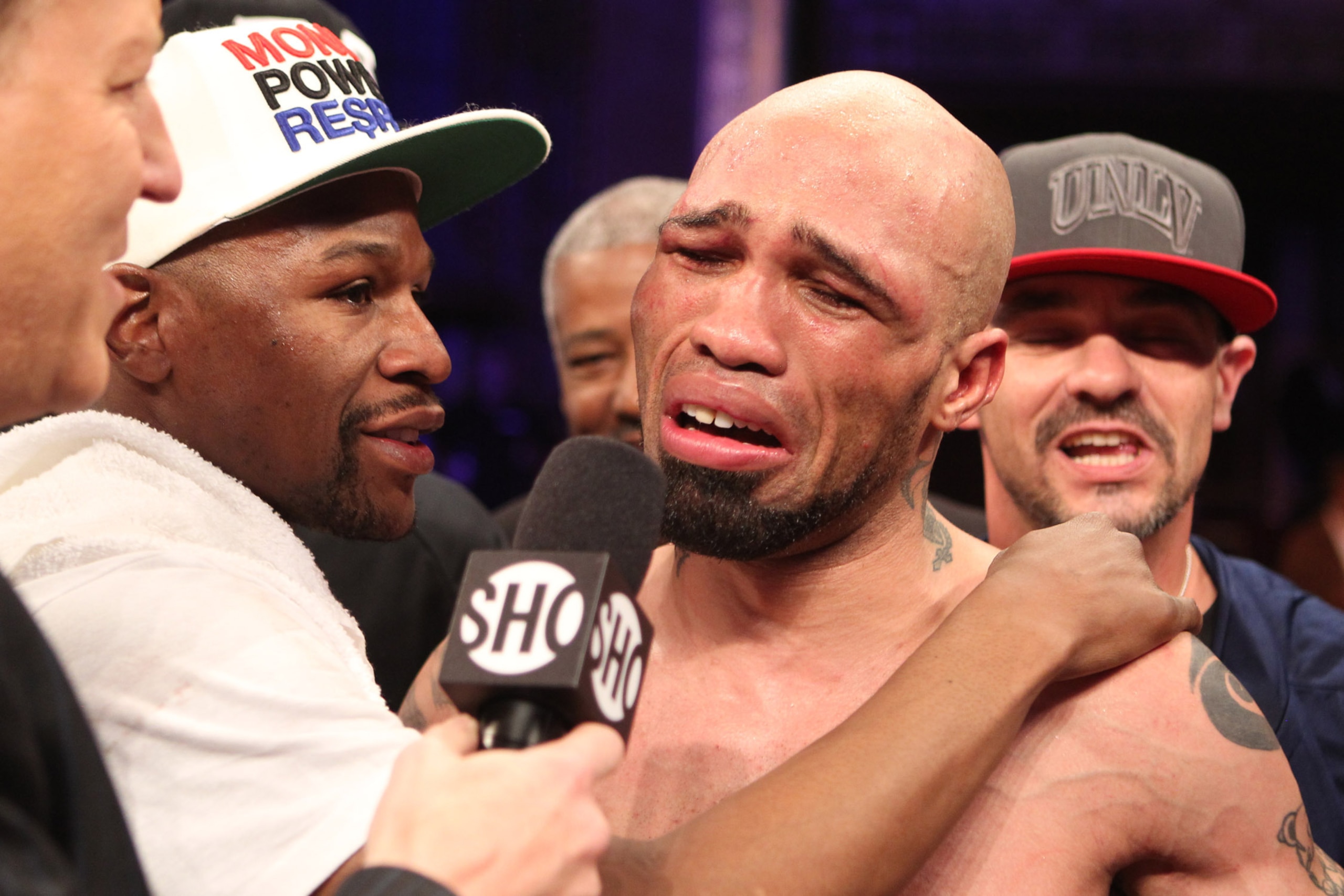 Ishe Smith was overcome with emotion after his first world title win. Ishe Smith was overcome with emotion after his first world title win.