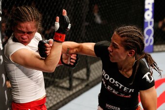 Jessica Andrade (right) punches Rosi Sexton.