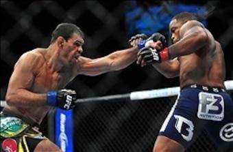 Nogueira edged Evans with only 40 significant strikes landed.