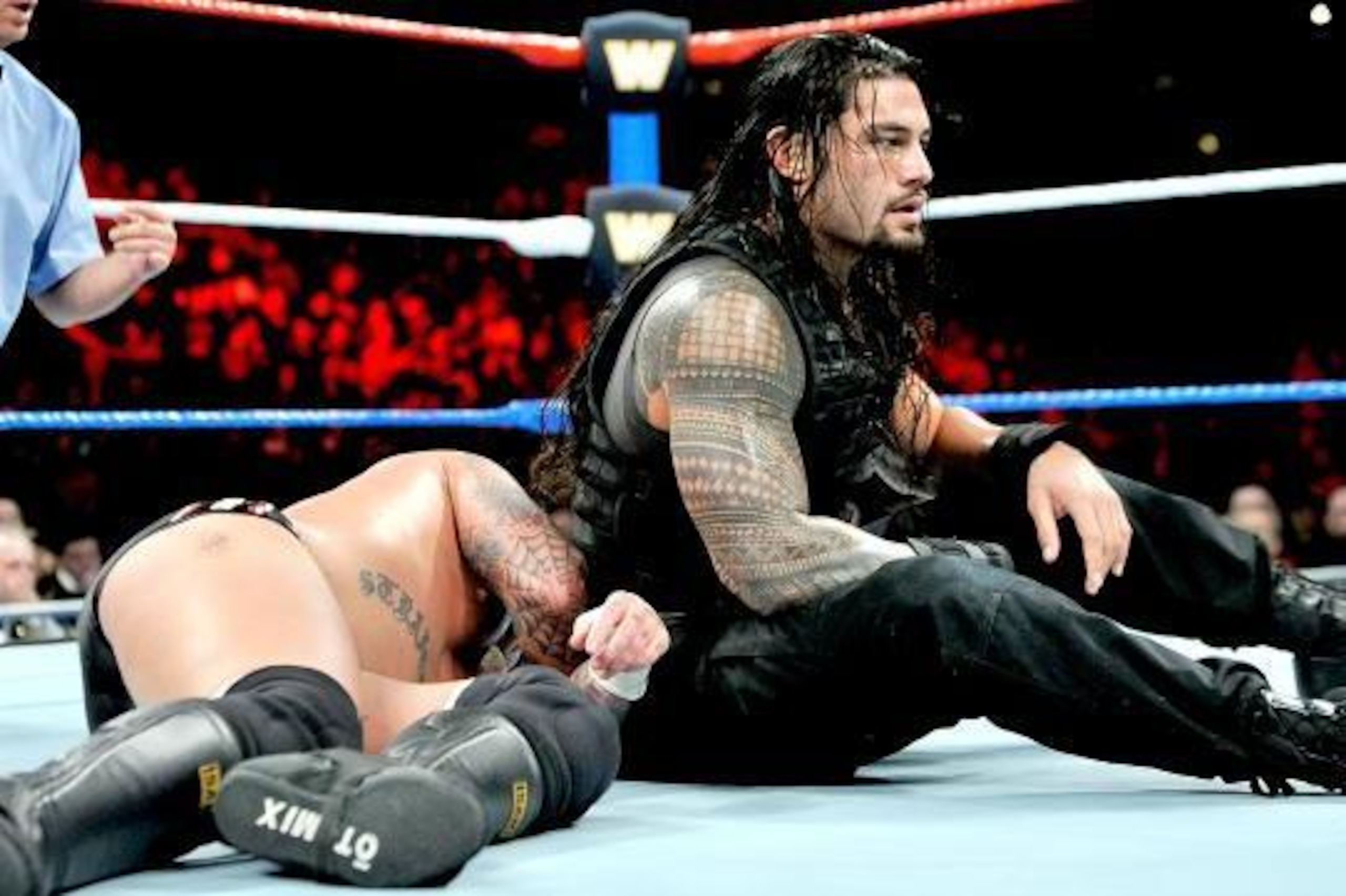 Roman Reigns scores a monumental victory over CM Punk on Old School Raw.
