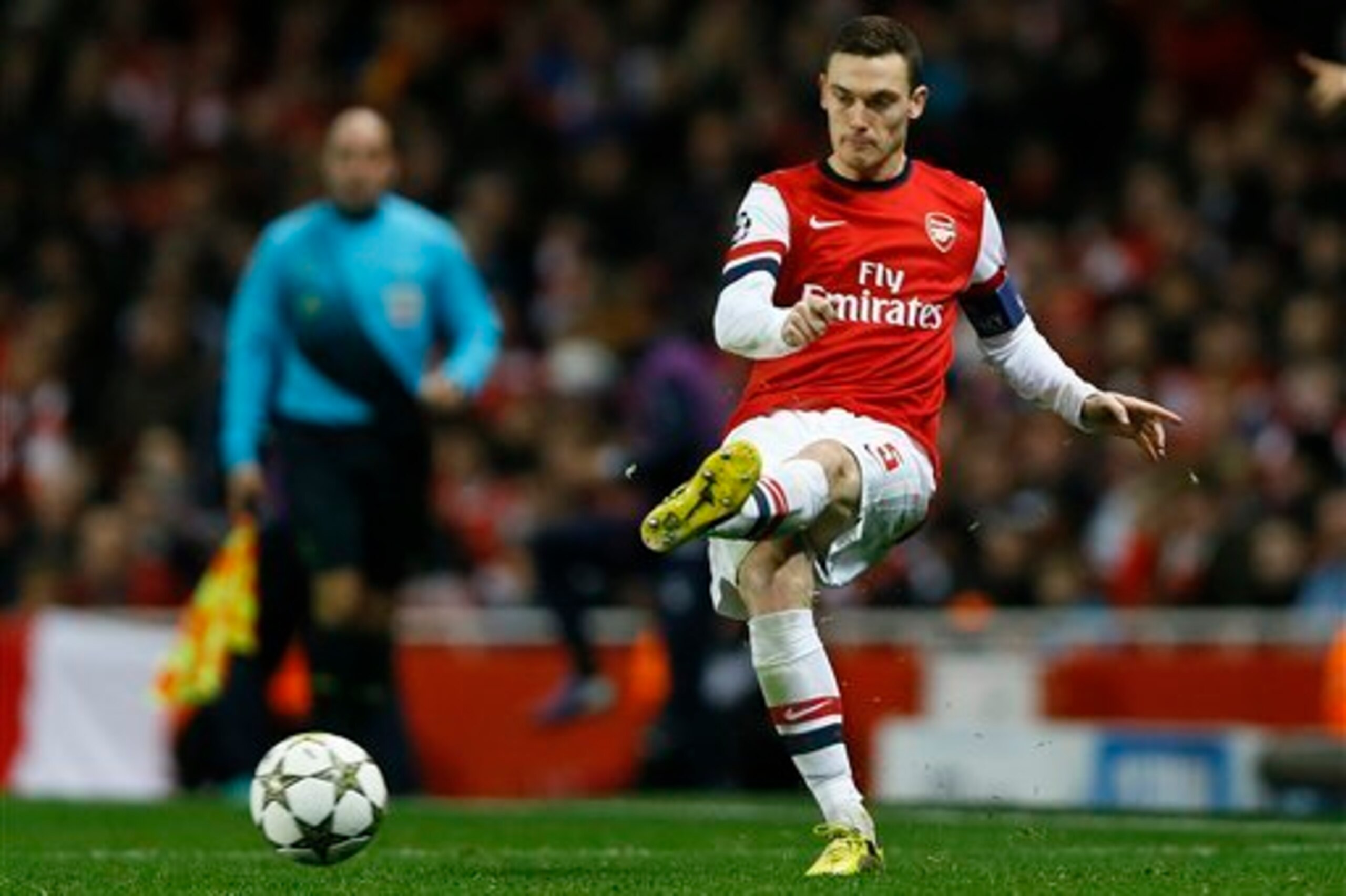 Which Serie A club are rumoured to be casting an eye over Arsenal's Thomas Vermaelen?