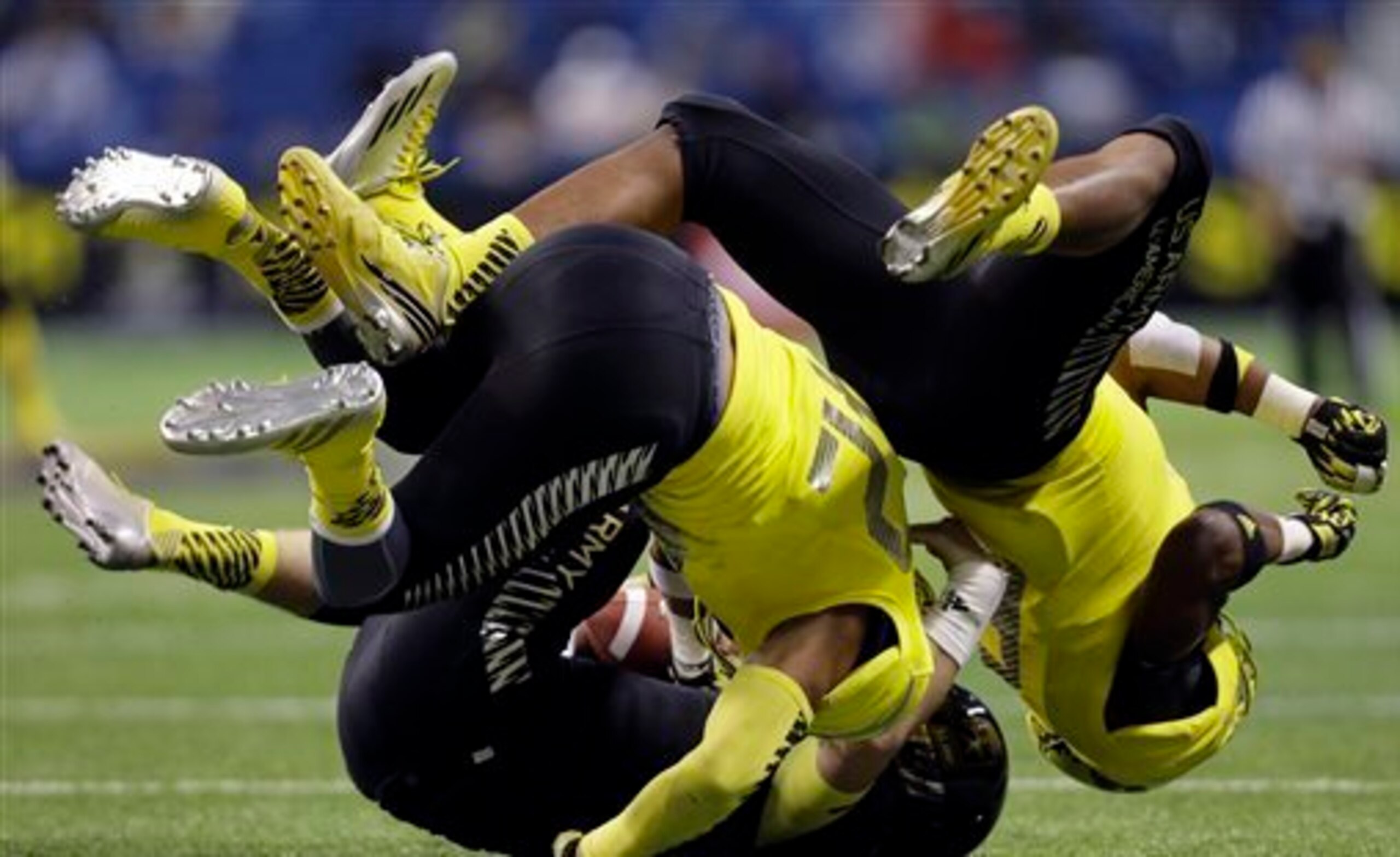 Kenny Young makes tackle during U.S. Army Bowl