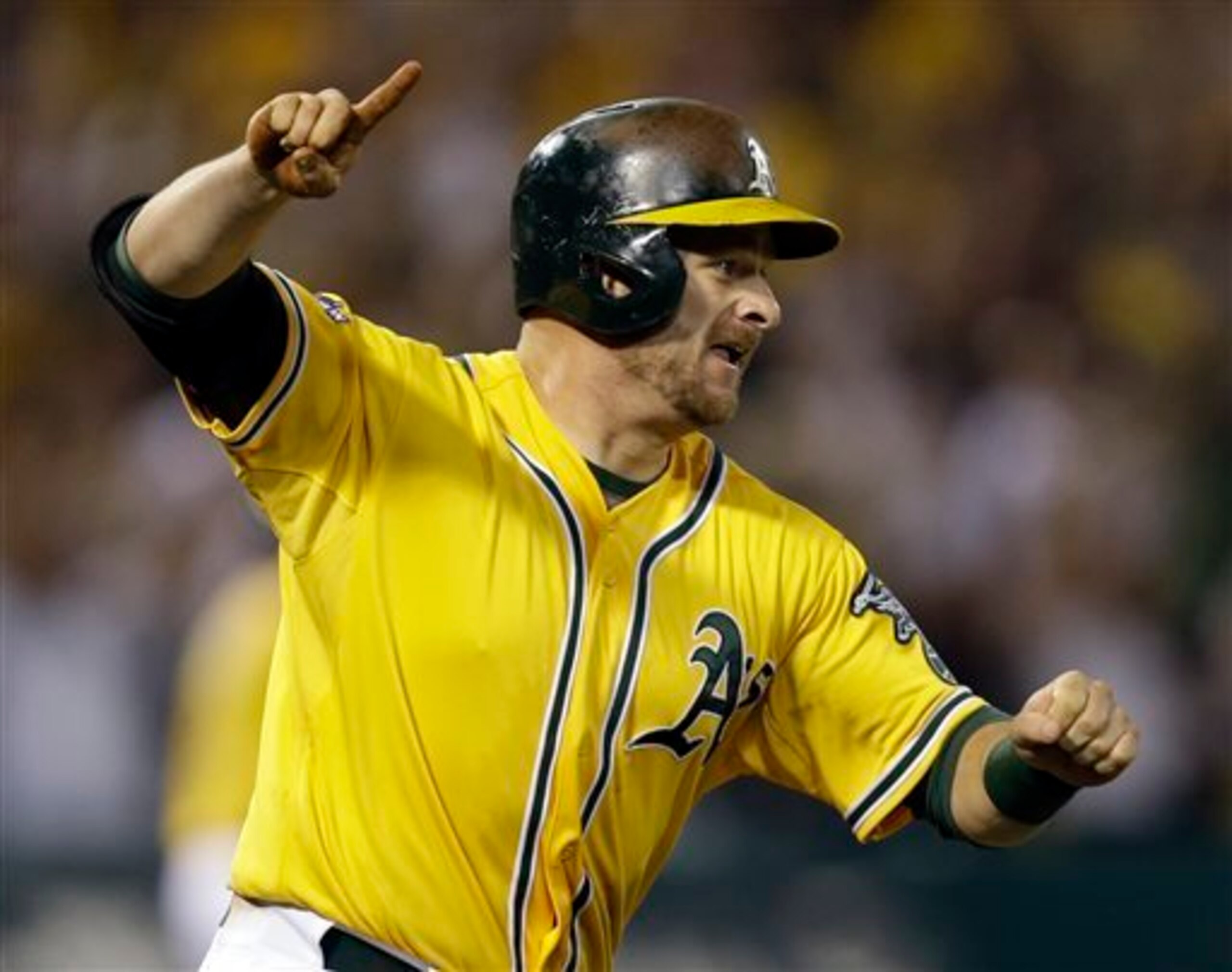 Stephen Vogt hit a walk-off single to win the game for the A's in Game 2 of the ALDS