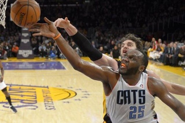Gasol battles Jefferson, but is ultimately bested by the big Bobcat.