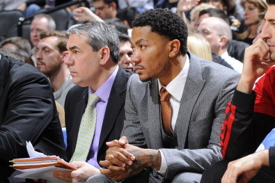 SAN ANTONIO, TX - JANUARY 29:  Derrick Rose #1 of the Chicago Bulls watches the game against the San Antonio Spurs at the AT&T Center on January 29, 2014 in San Antonio, Texas. NOTE TO USER: User expressly acknowledges and agrees that, by downloading and 