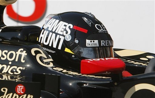 Raikkonen wearing a helmet honouring Hunt at the 2012 Monaco Grand Prix.