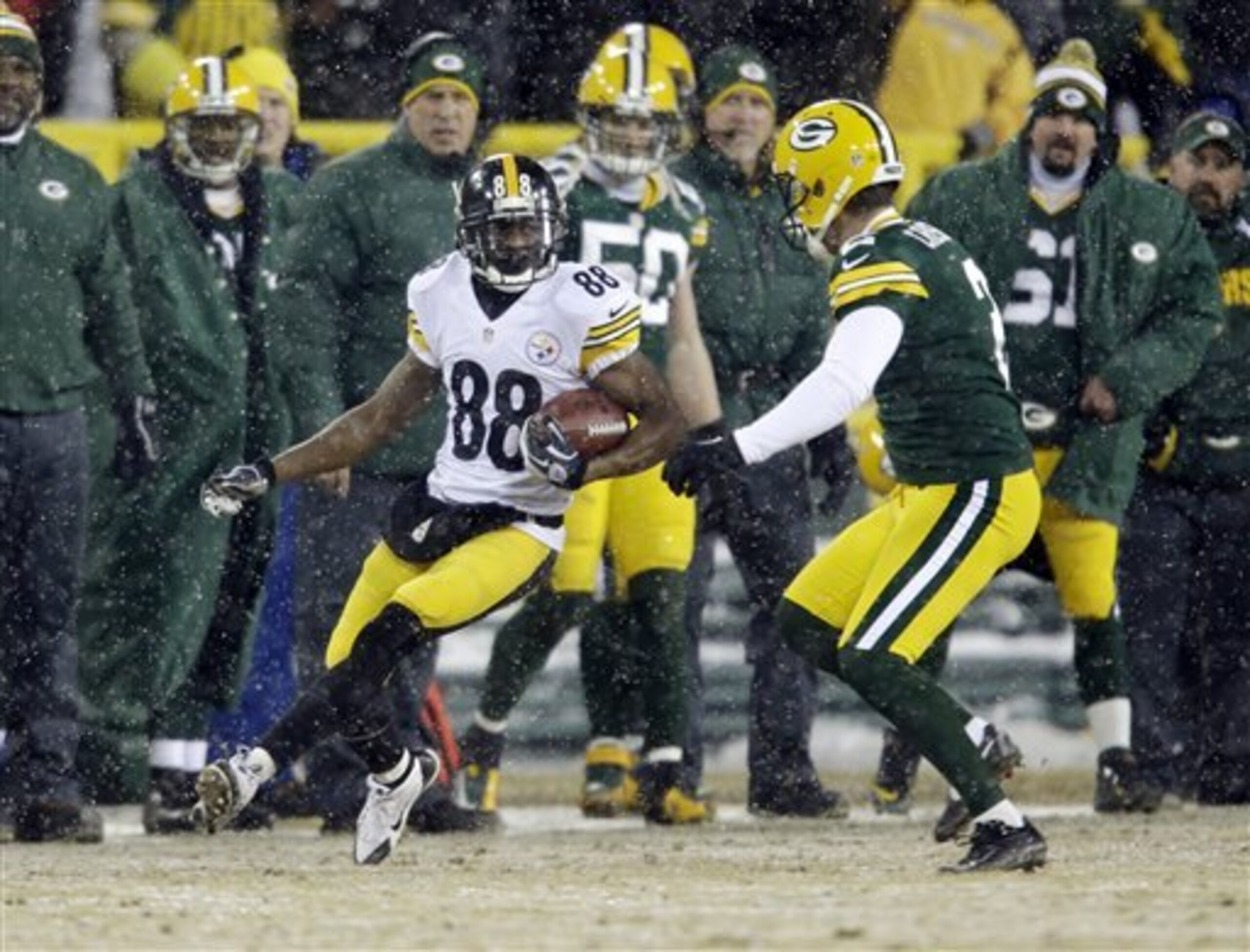 Green Bay Packers kicker Mason Crosby tries to stop Pittsburgh Steelers' Emmanuel Sanders (88) on a kickoff return during the first half of an NFL football game Sunday, Dec. 22, 2013, in Green Bay, Wis. (AP Photo/Jeffrey Phelps)