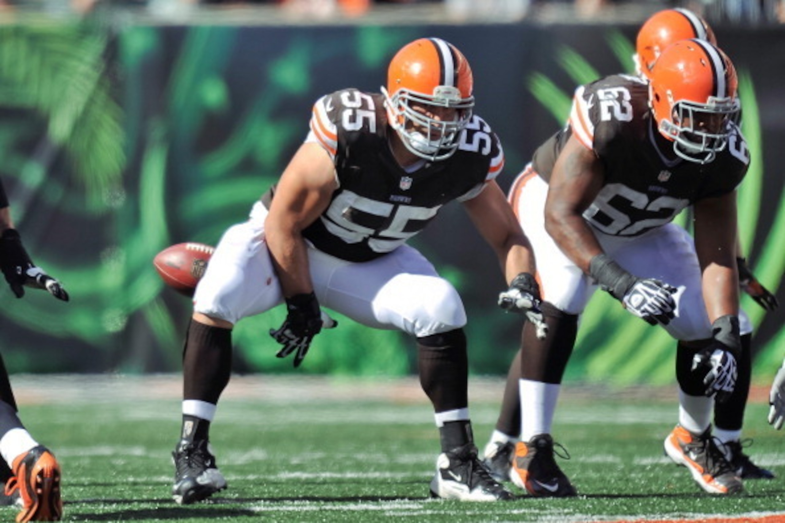 Alex Mack (55) could anchor the Giants O-line.