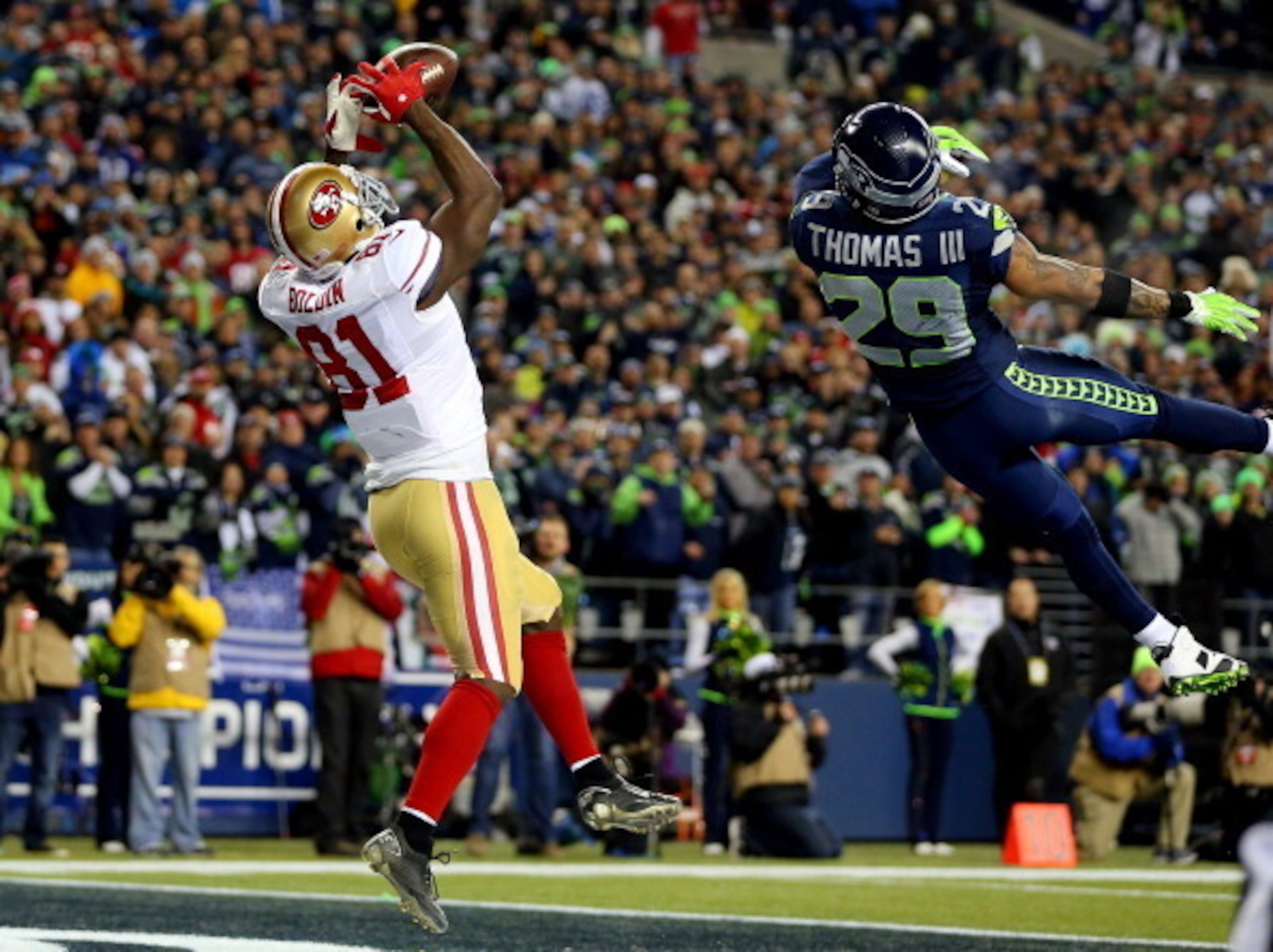 SEATTLE, WA - JANUARY 19:  Wide receiver Anquan Boldin #81 of the San Francisco 49ers makes a 26-yard touchdown catch against free safety Earl Thomas #29 of the Seattle Seahawks in the third quarter during the 2014 NFC Championship at CenturyLink Field on