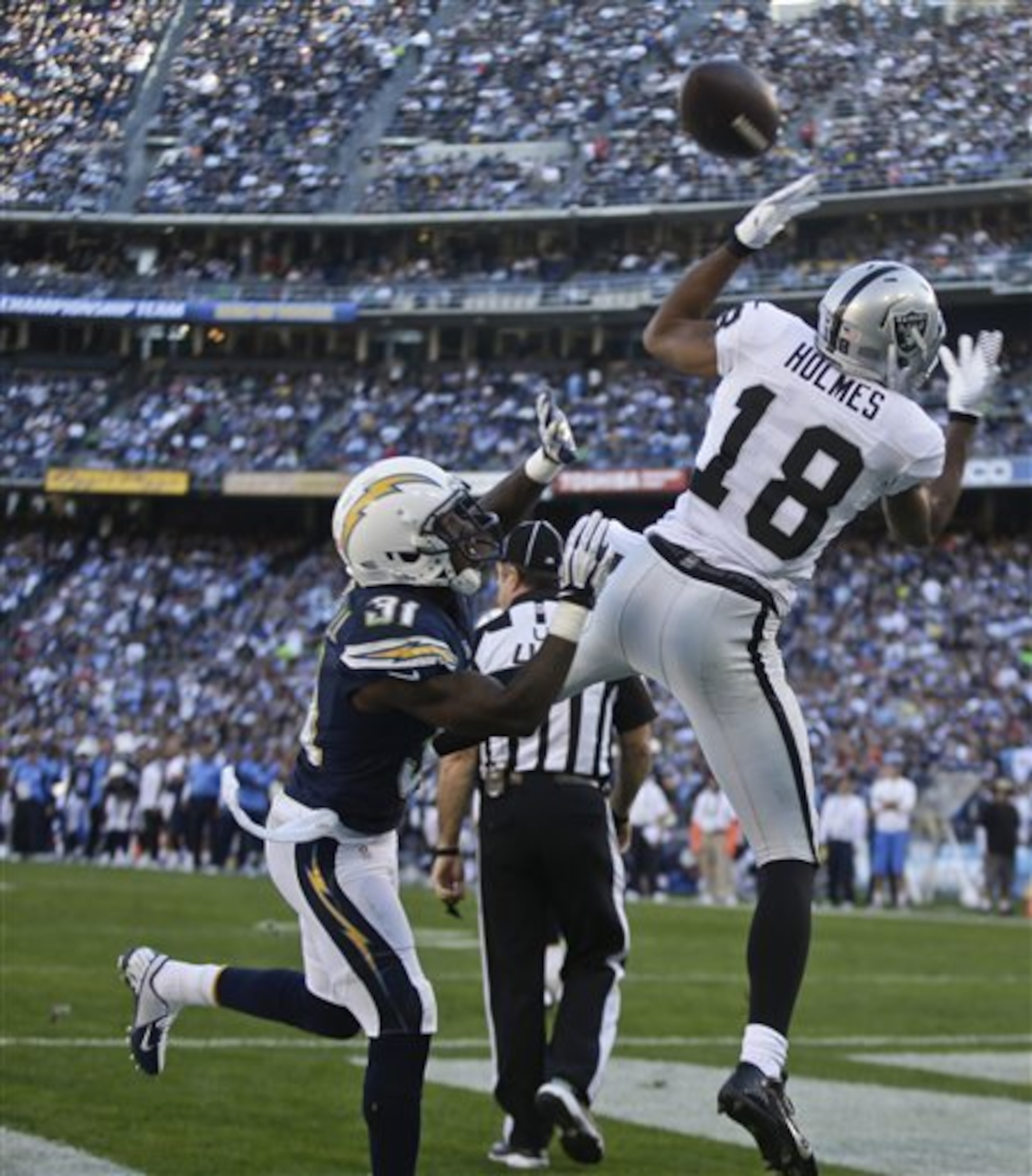 Richard Marshall defends this pass against the Raiders.