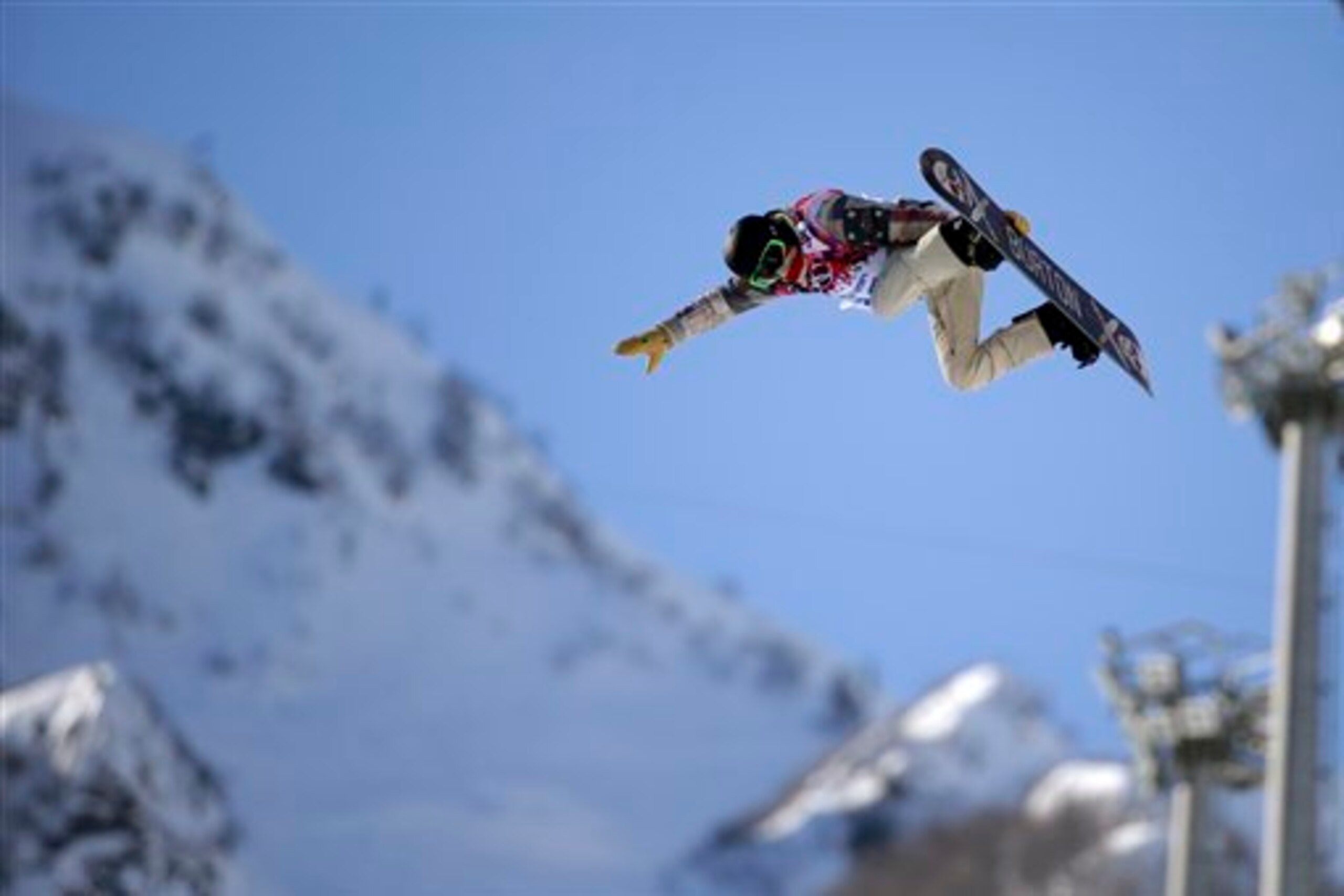 Shaun White expects to fly high in the men's snowboard halfpipe.