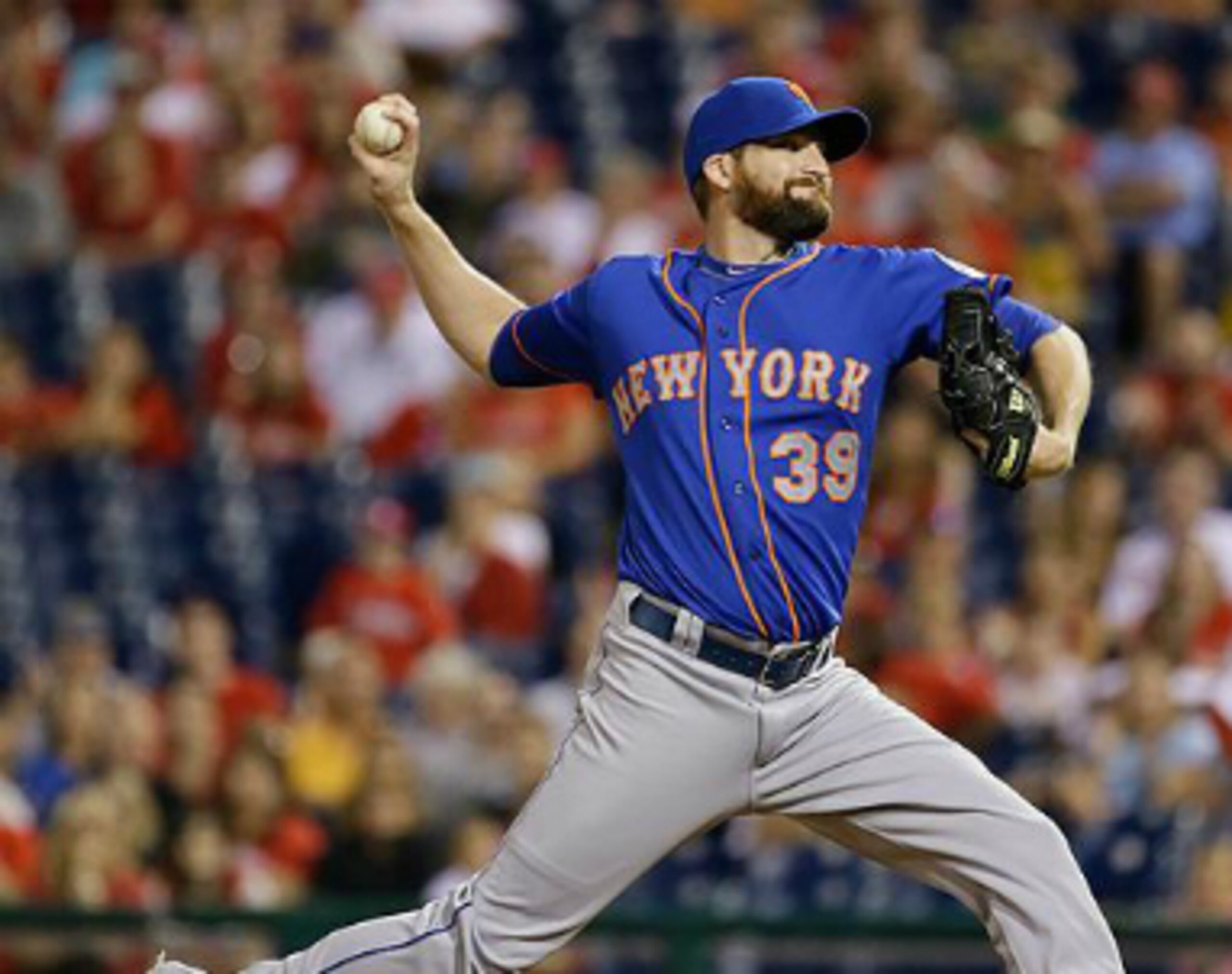 Bobby Parnell winding up for a pitch.