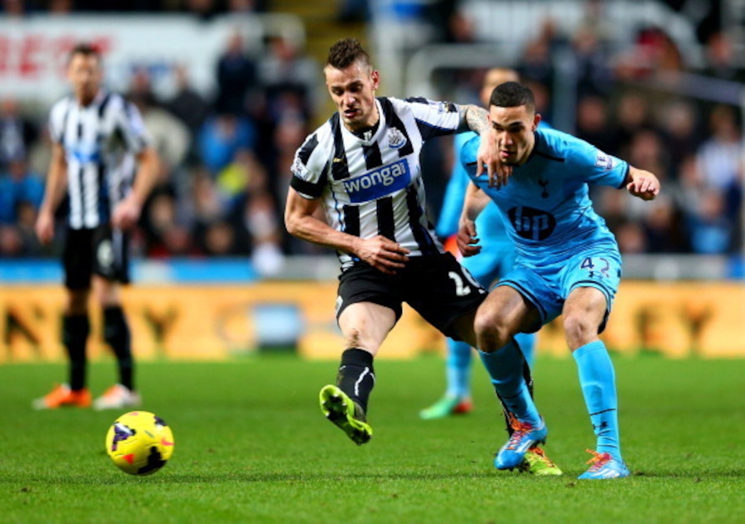 Nabil Bentaleb in battle with Mathieu Debuchy. Nabil Bentaleb in battle with Mathieu Debuchy.