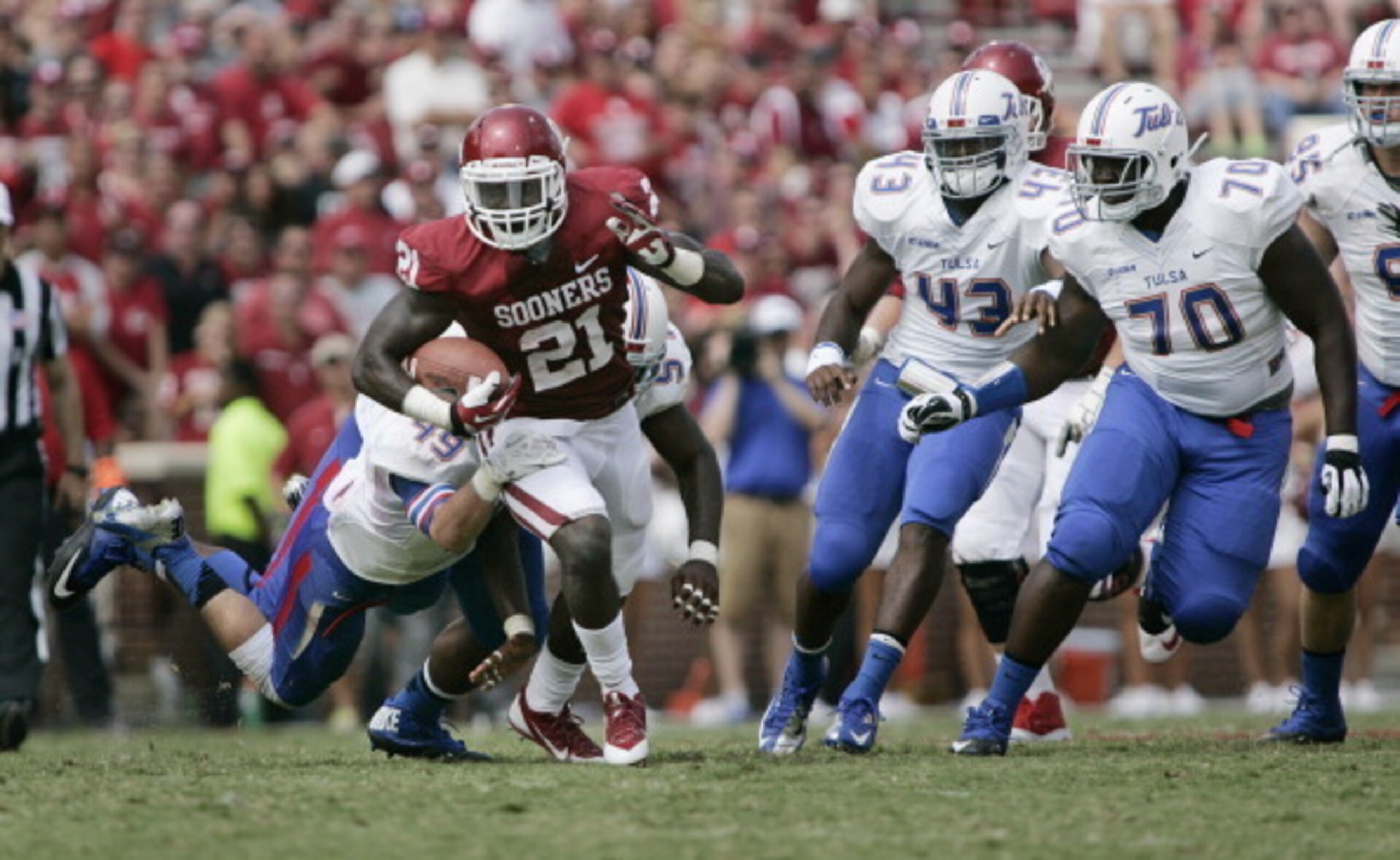 Wait till the Sooners let Ford (21) loose. Wait till the Sooners let Ford (21) loose.
