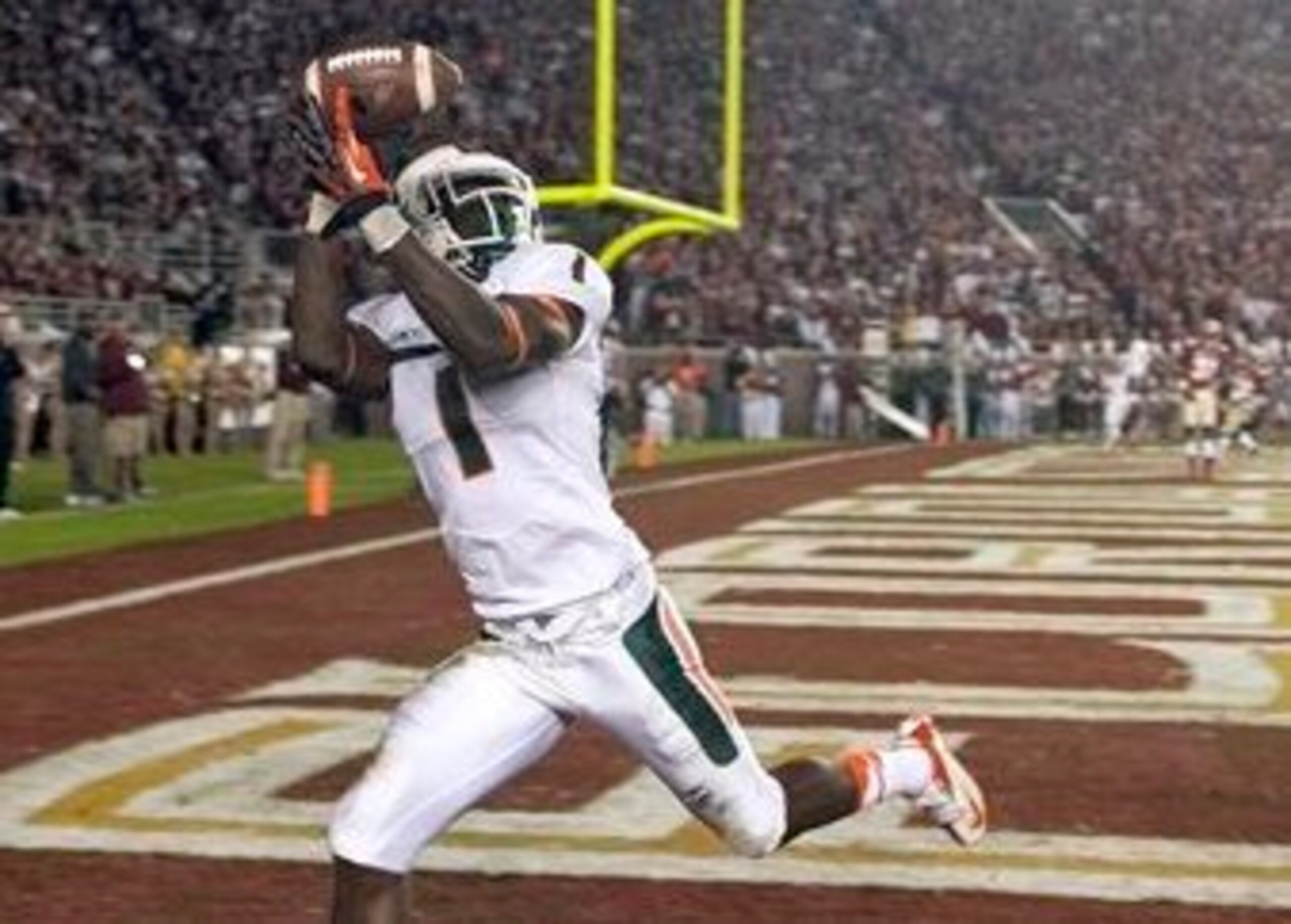 Hurns made some outstanding catches near the sideline, including this gem against Florida State. Hurns made some outstanding catches near the sideline, including this gem against Florida State.