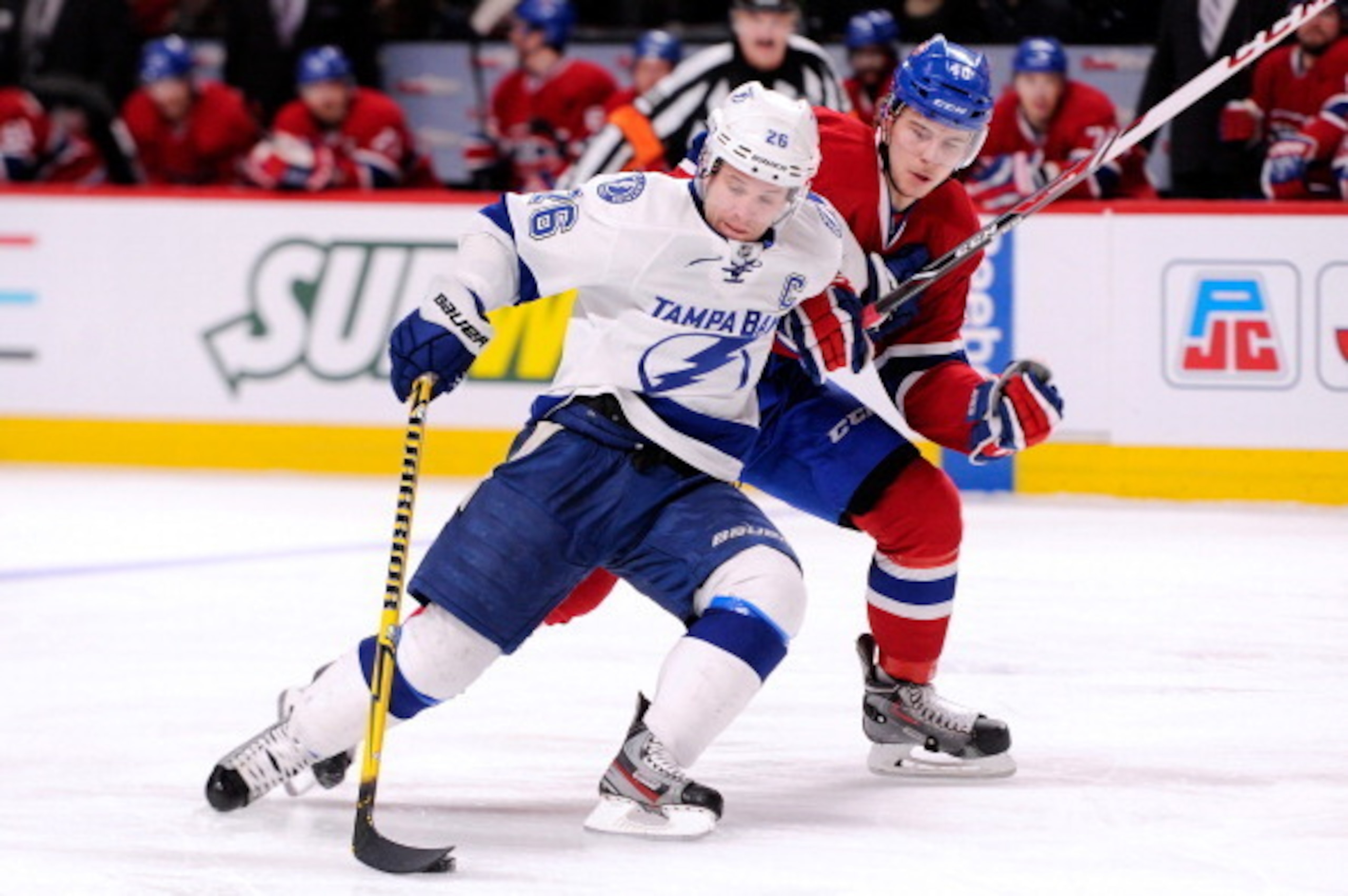 Martin St. Louis uses his size to his advantage.