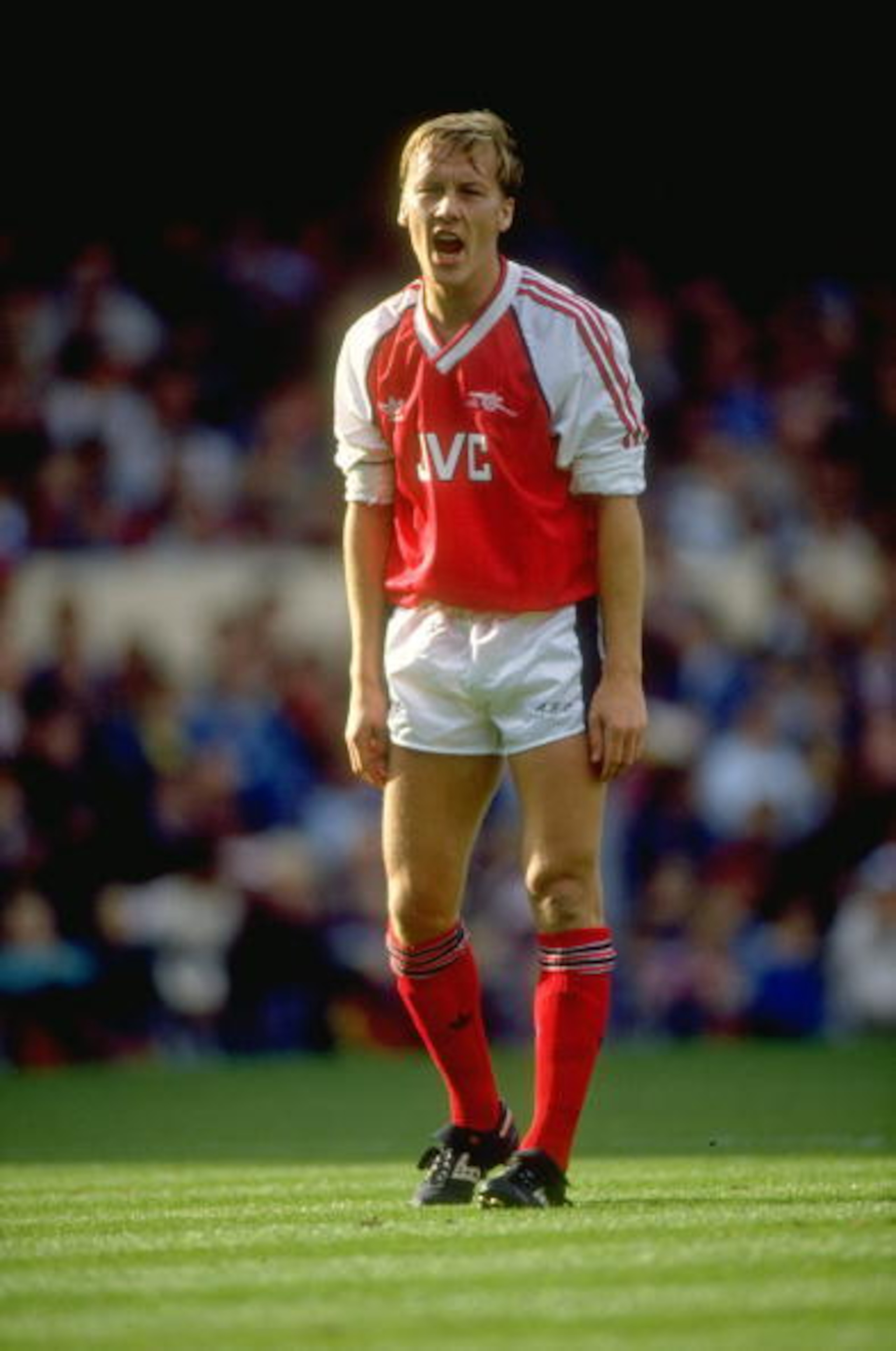 14 Oct 1989:  Lee Dixon of Arsenal shouts to team mates during a Barclays League Division One match against Manchester City at Highbury Stadium in London. \ Mandatory Credit: Bob  Martin/Allsport