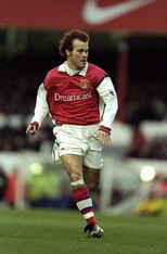 28 Dec 2000:  Frederik Ljungberg of Arsenal in action during the FA Carling Premiership match against Leeds United at Highbury in London.  Arsenal won the match 2-0. \ Mandatory Credit: Mike Hewitt /Allsport