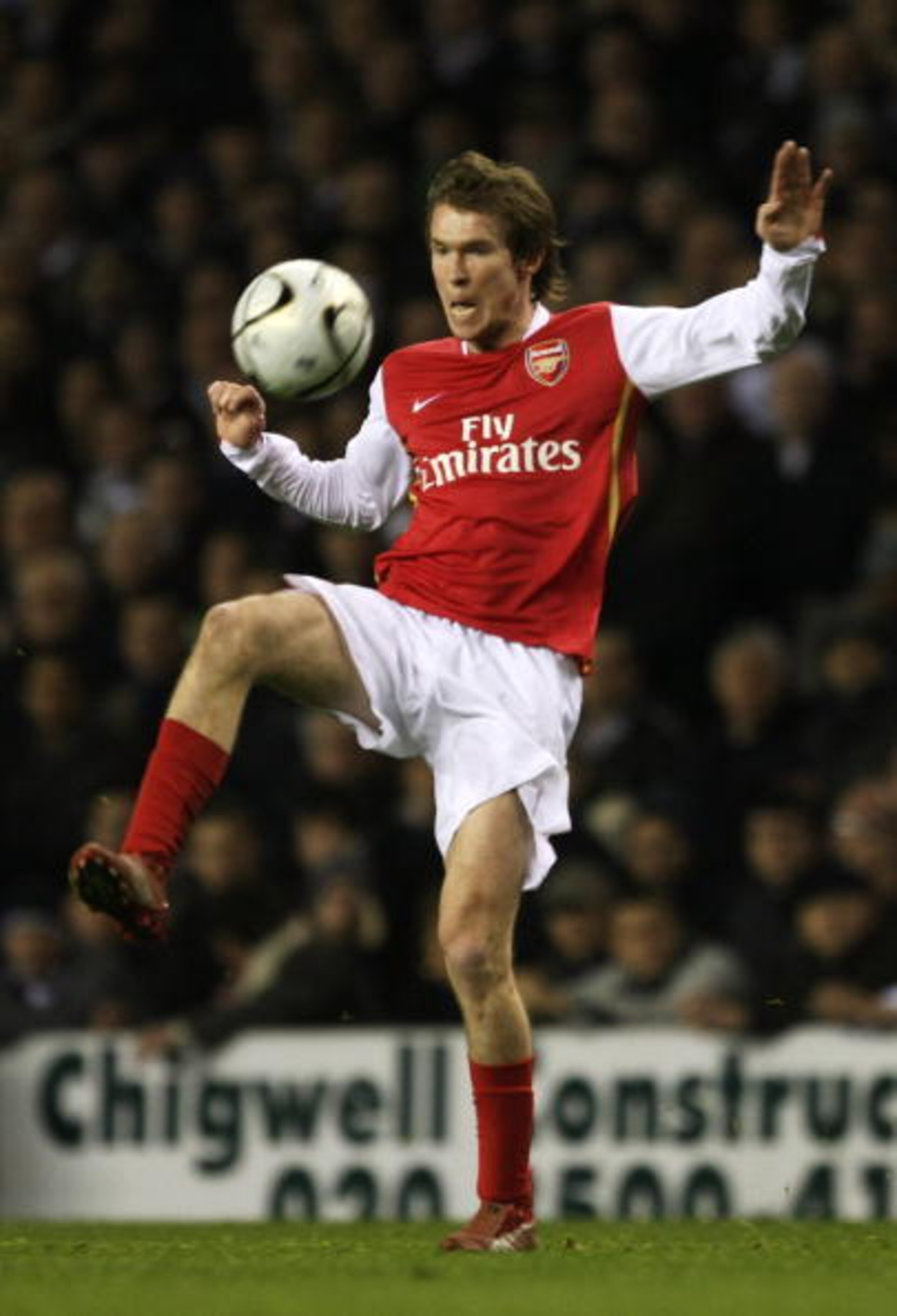 LONDON - JANUARY 22:  Aleksandr Hleb of Arsenal in action during the Carling Cup Semi-final second leg match between Tottenham Hotspur and Arsenal at White Hart Lane on January 22, 2007 in London, England.  (Photo by Clive Mason/Getty Images)