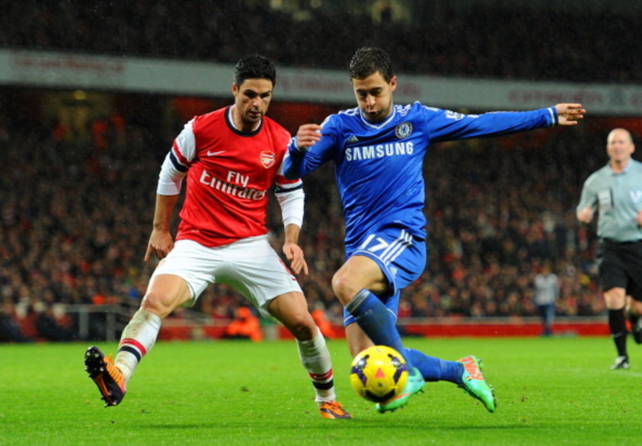 LONDON, ENGLAND - DECEMBER 23:  Mikel Arteta of Arsenal marshalls Eden Hazard of Chelsea during the Barclays Premier League match between Arsenal and Chelsea at Emirates Stadium on December 23, 2013 in London, England.  (Photo by Shaun Botterill/Getty Ima