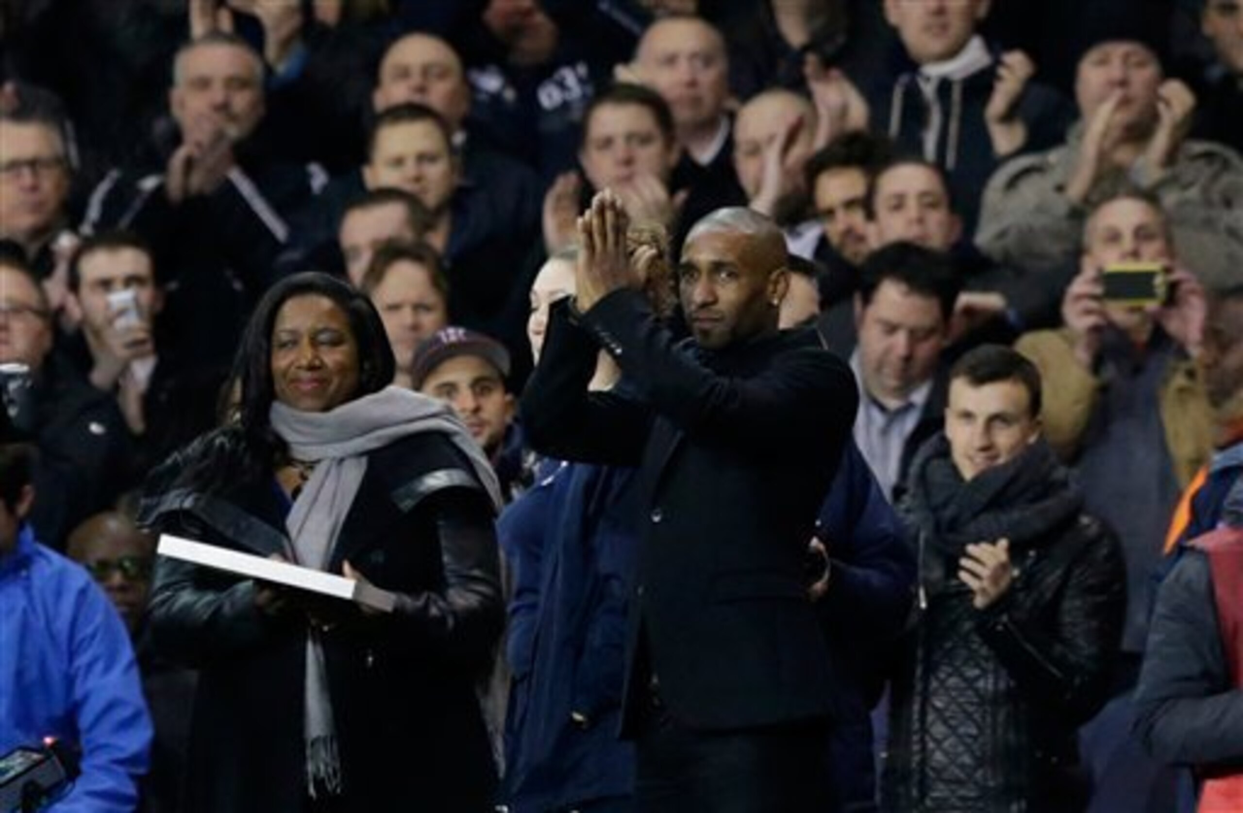 Jermain Defoe and the White Hart Lane faithful bid farewell to one another. Jermain Defoe and the White Hart Lane faithful bid farewell to one another.