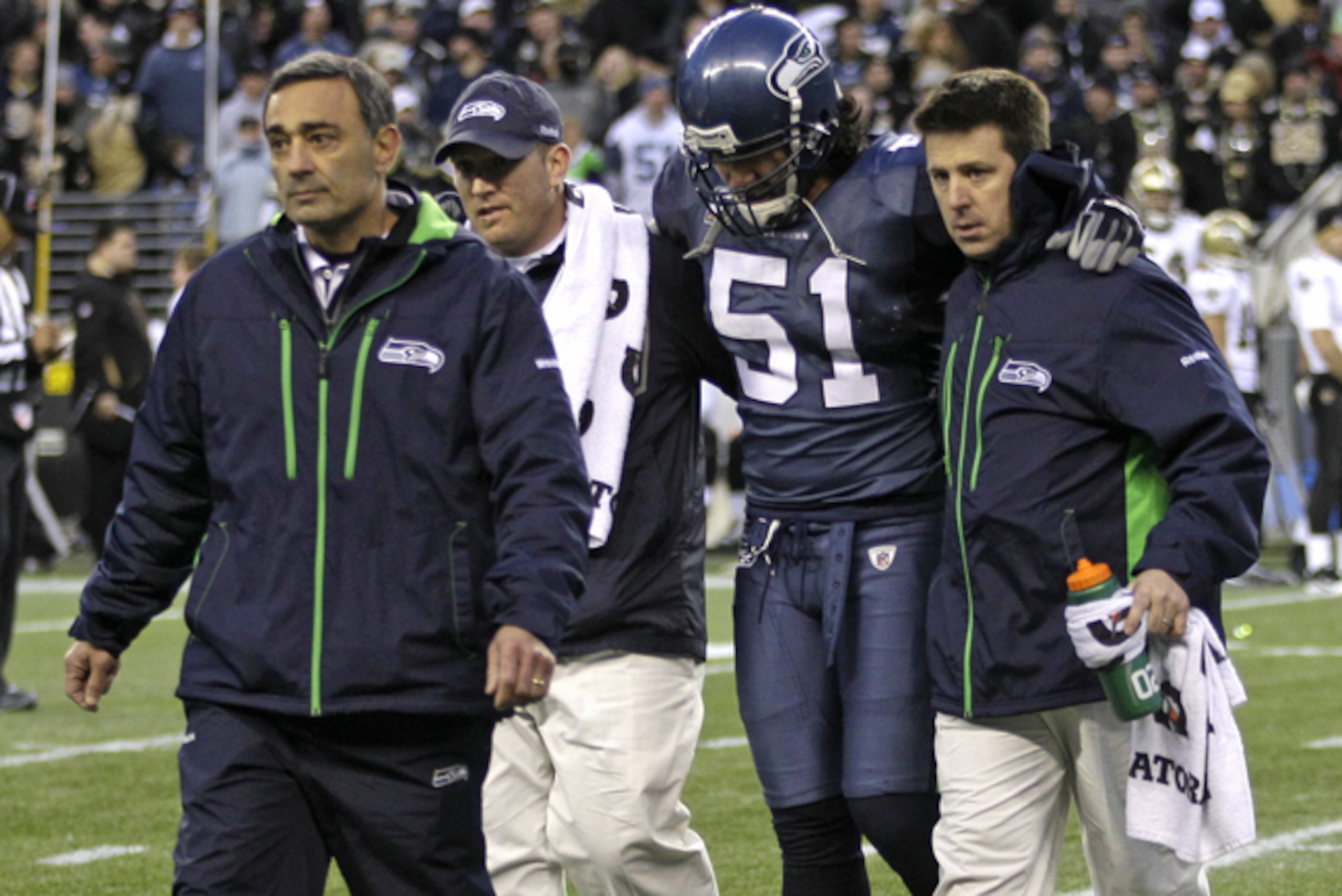 Linebacker Lofa Tatupu is attempting a comeback after injuries set his career off-course for three years.