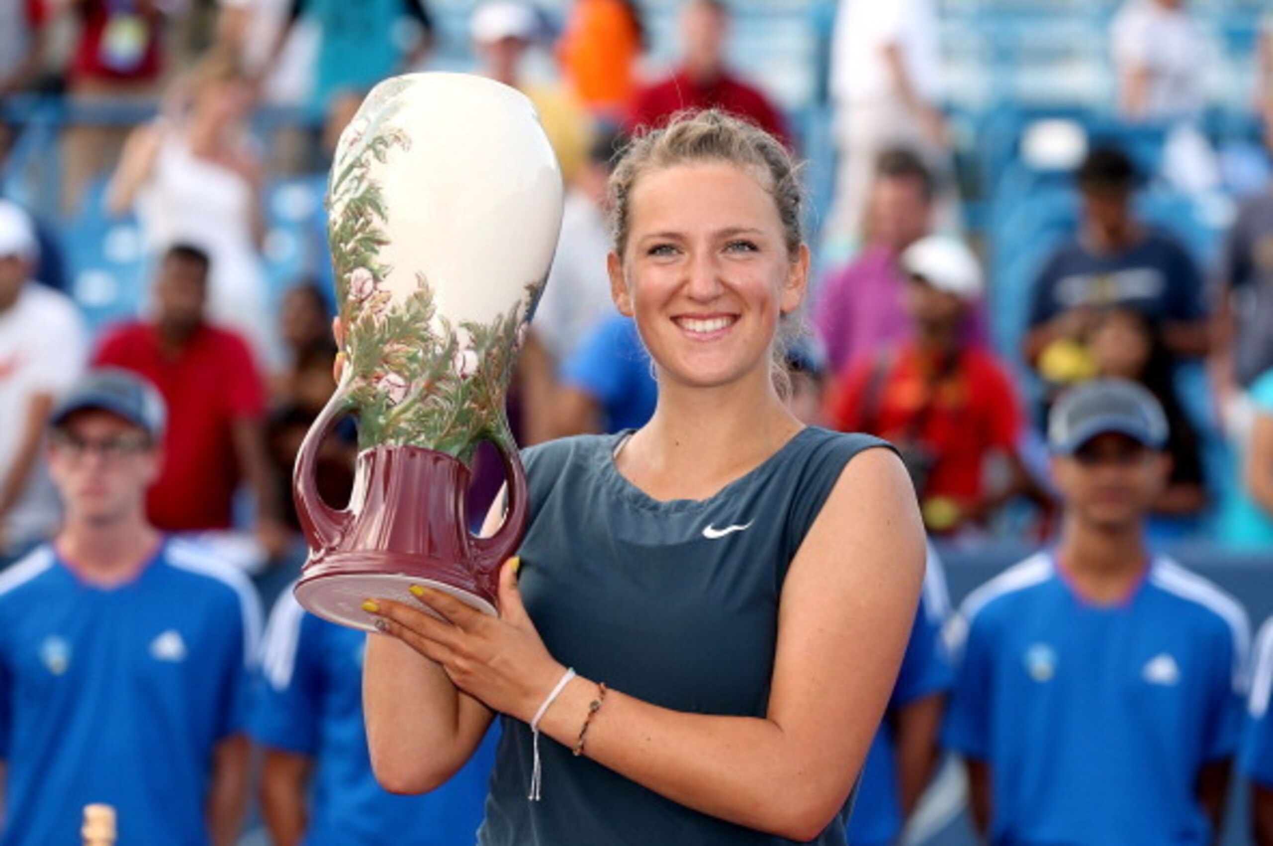 Victoria Azarenka holds the trophy at Cincinnati 2013. Victoria Azarenka holds the trophy at Cincinnati 2013.