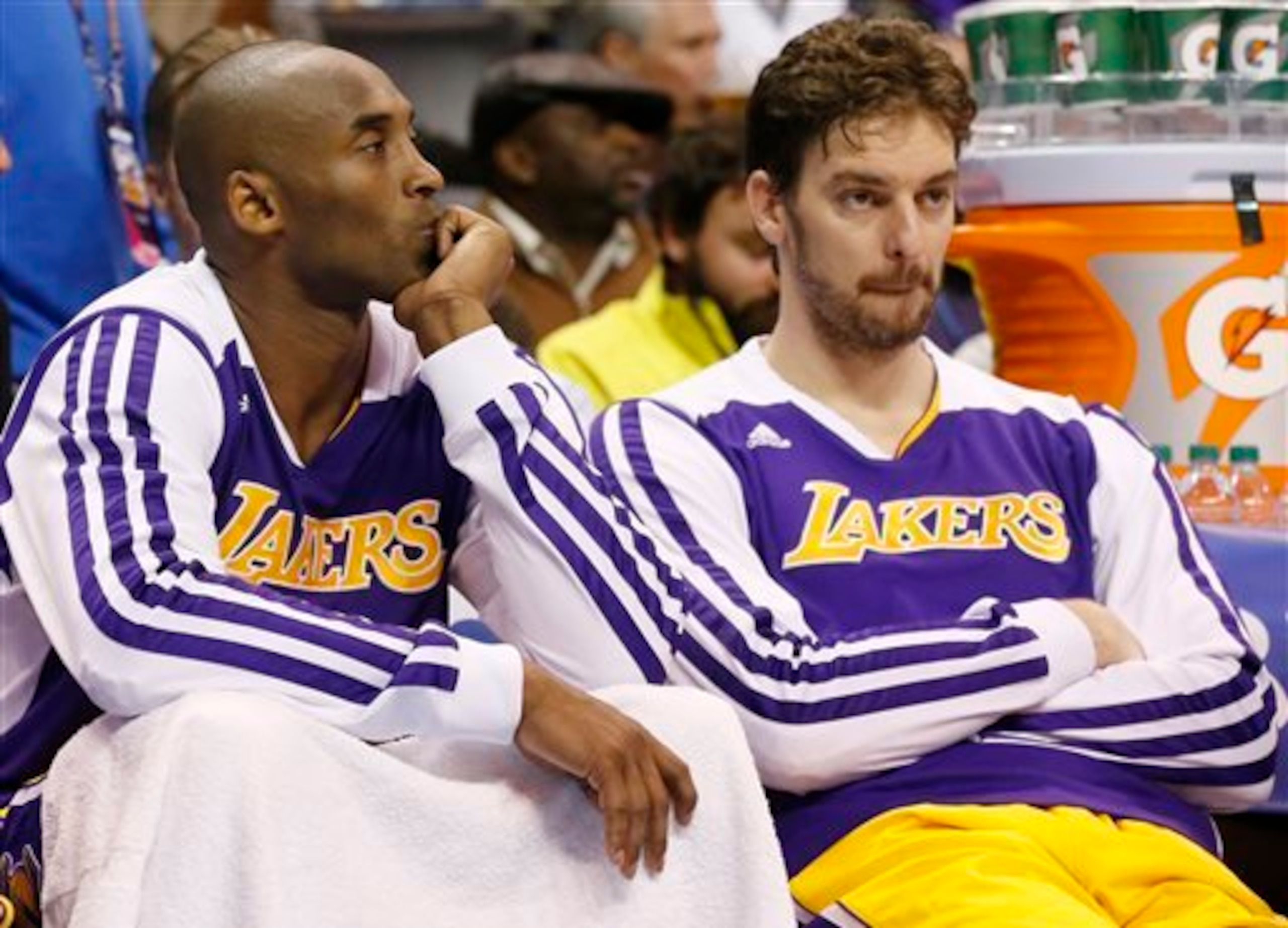 Kobe Bryant (left) rests on the bench.