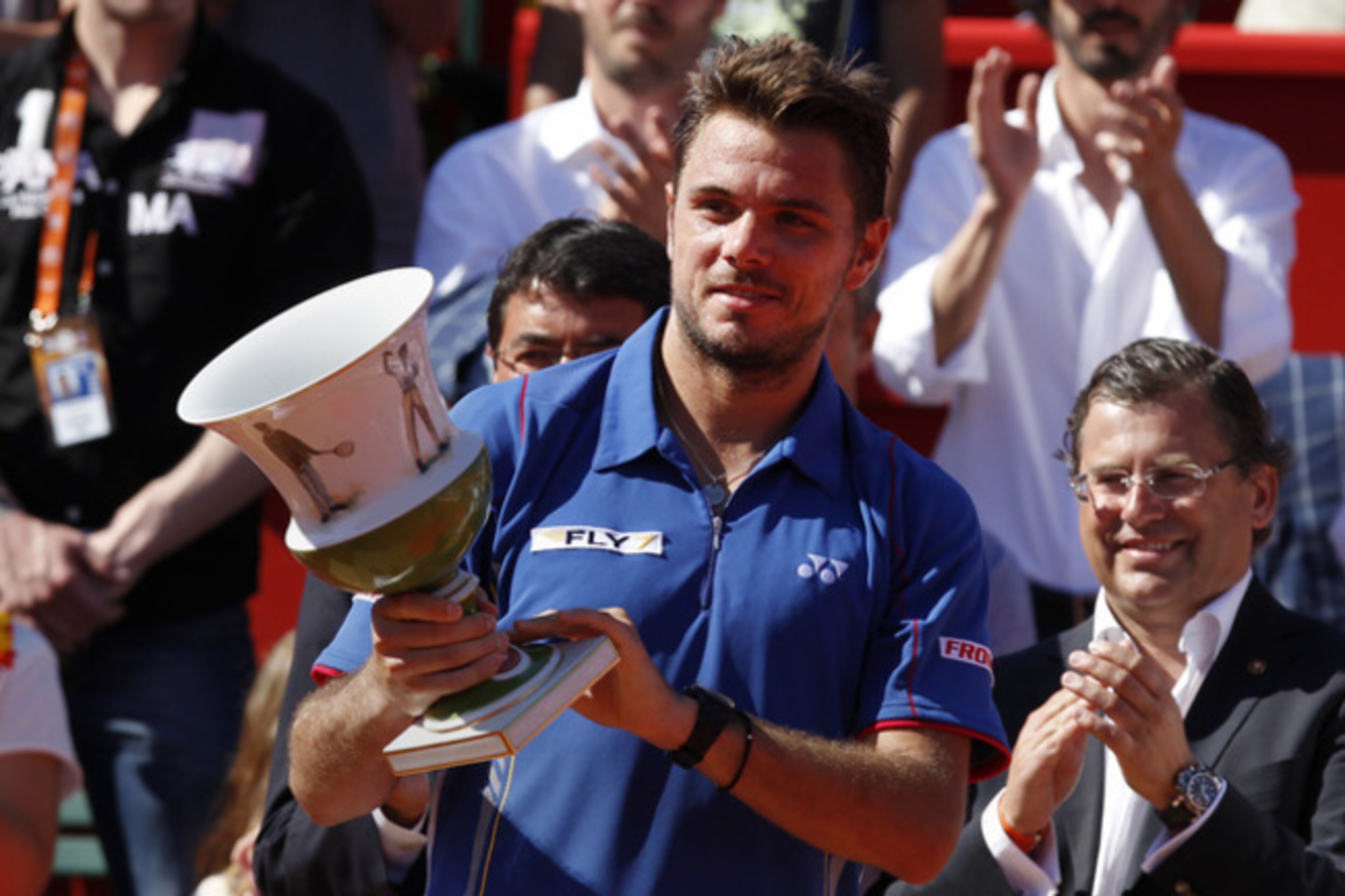 Stanislas Wawrinka with Portugal Open trophy in 2013.