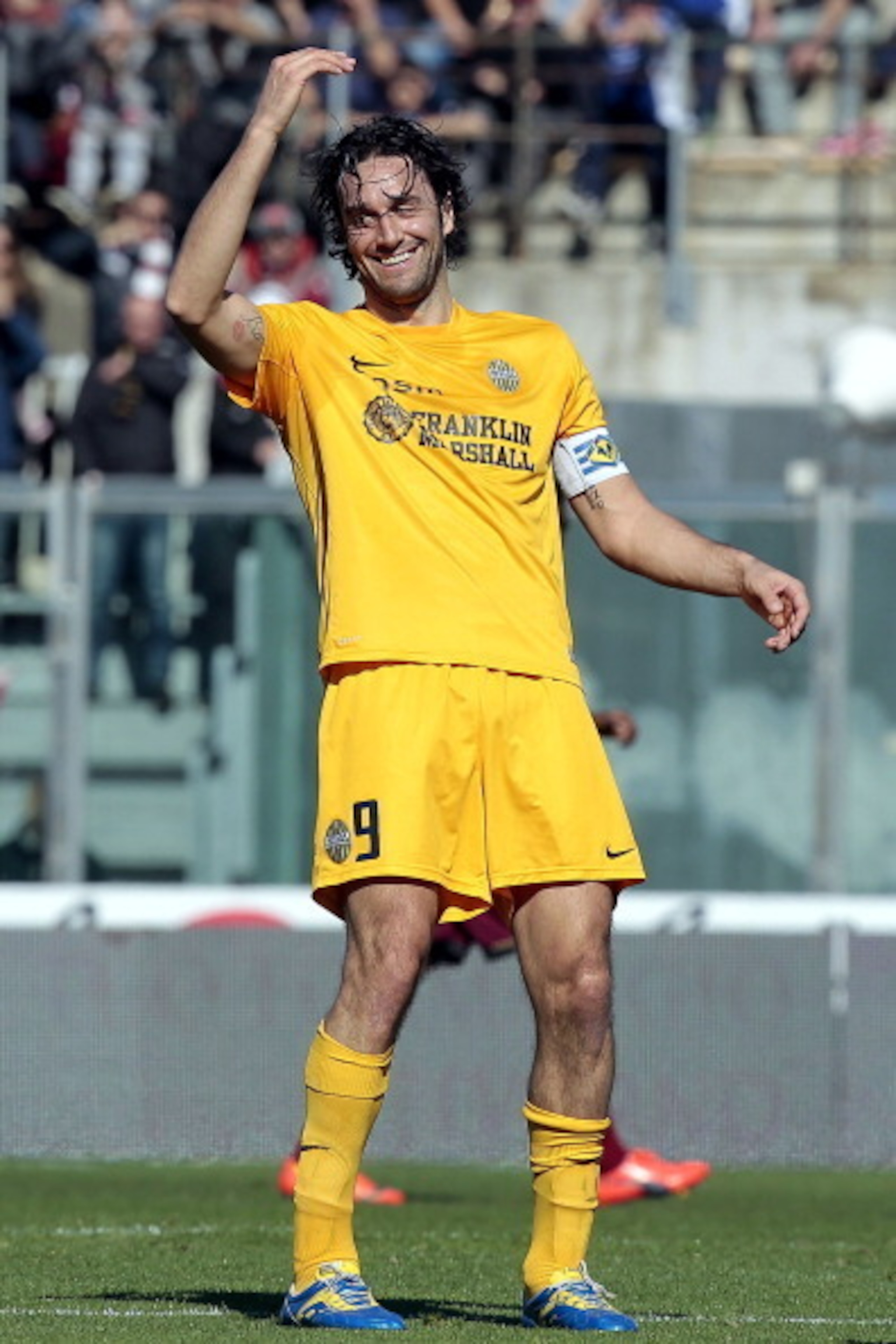 Luca Toni strikes again for Hellas. Luca Toni strikes again for Hellas.