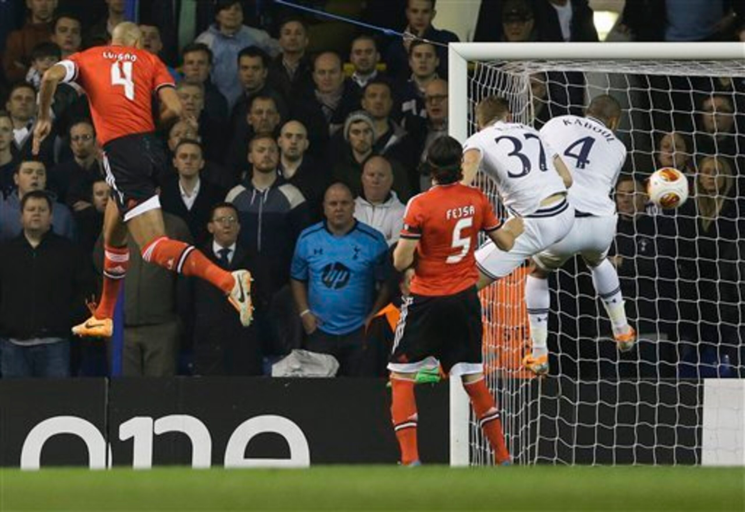Luisao was twice left unmarked to score for Benfica.