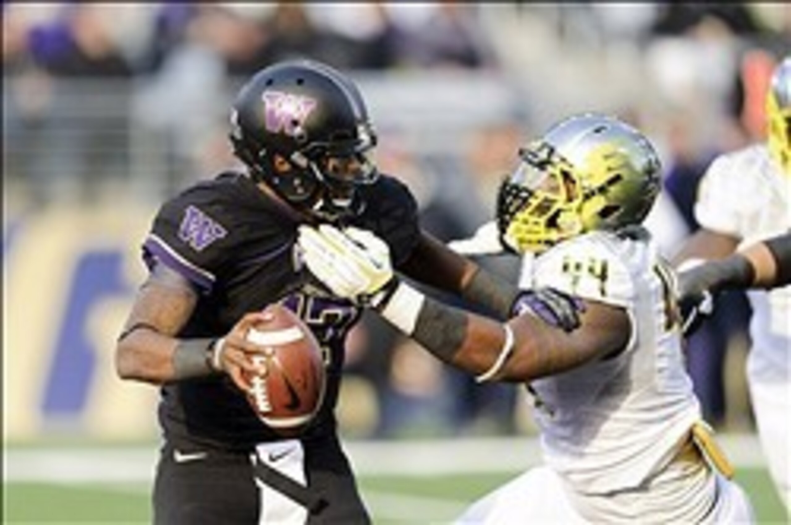 Oregon DL DeForest Buckner tackles Washington QB Keith Price