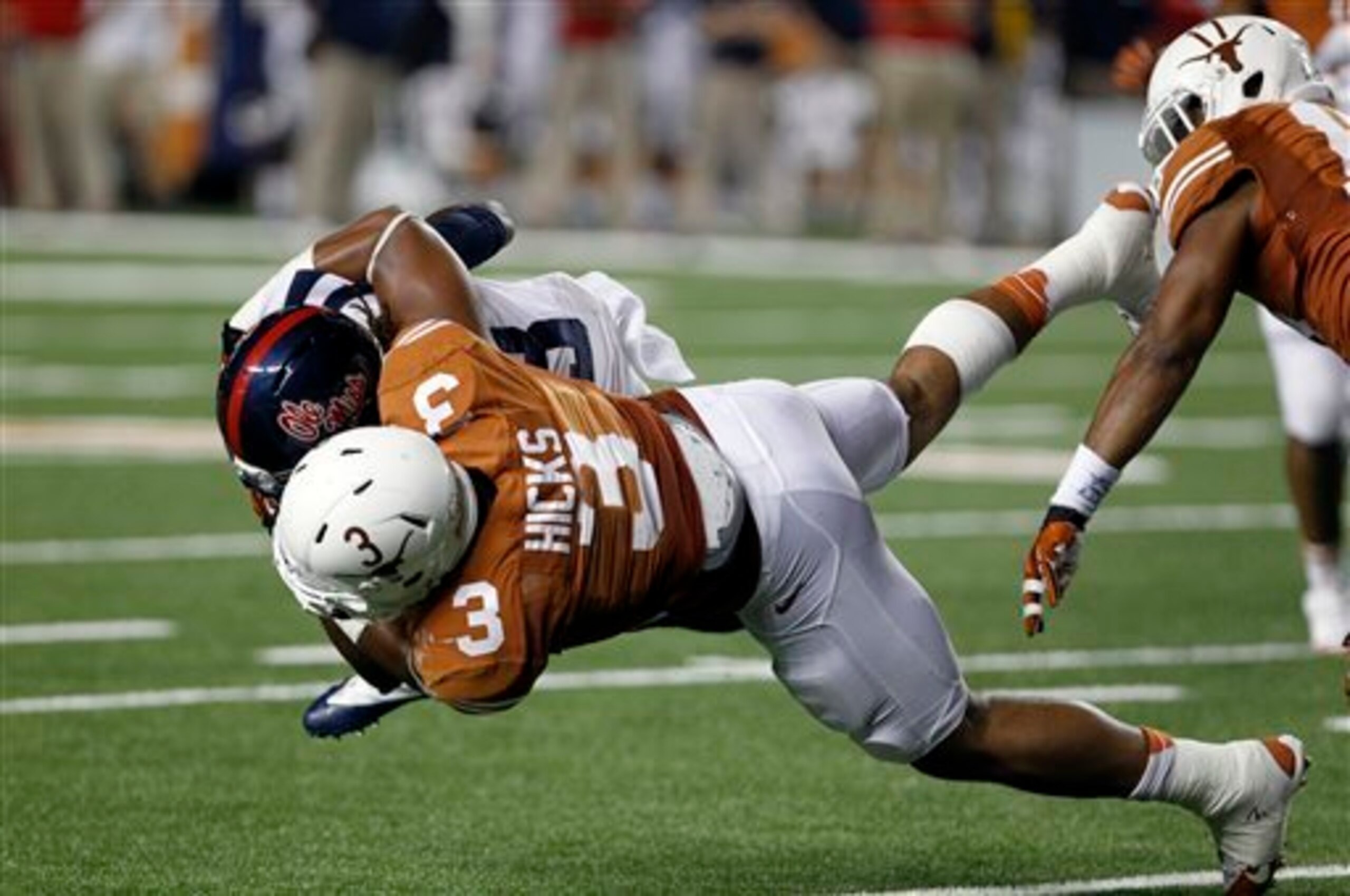 Staying on the field has been a major issue for linebacker Jordan Hicks.