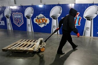 The Giants are looking to add to their Super Bowl mural.