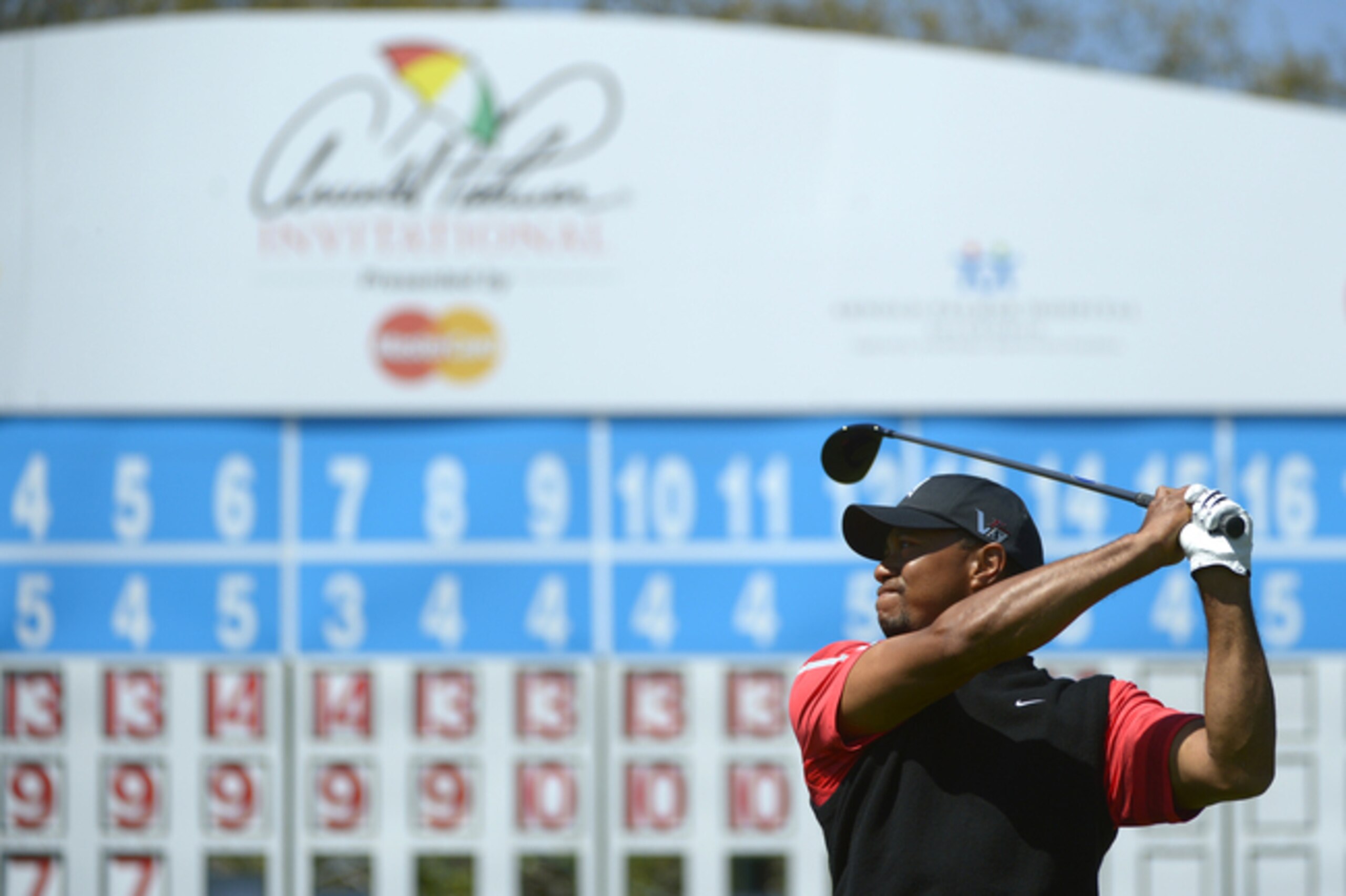Tiger Woods knows how to get around Bay Hill in a lot less strokes than most of his competitors.