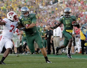 Oregon won its first Rose Bowl in 95 years in a shootout over Wisconsin.