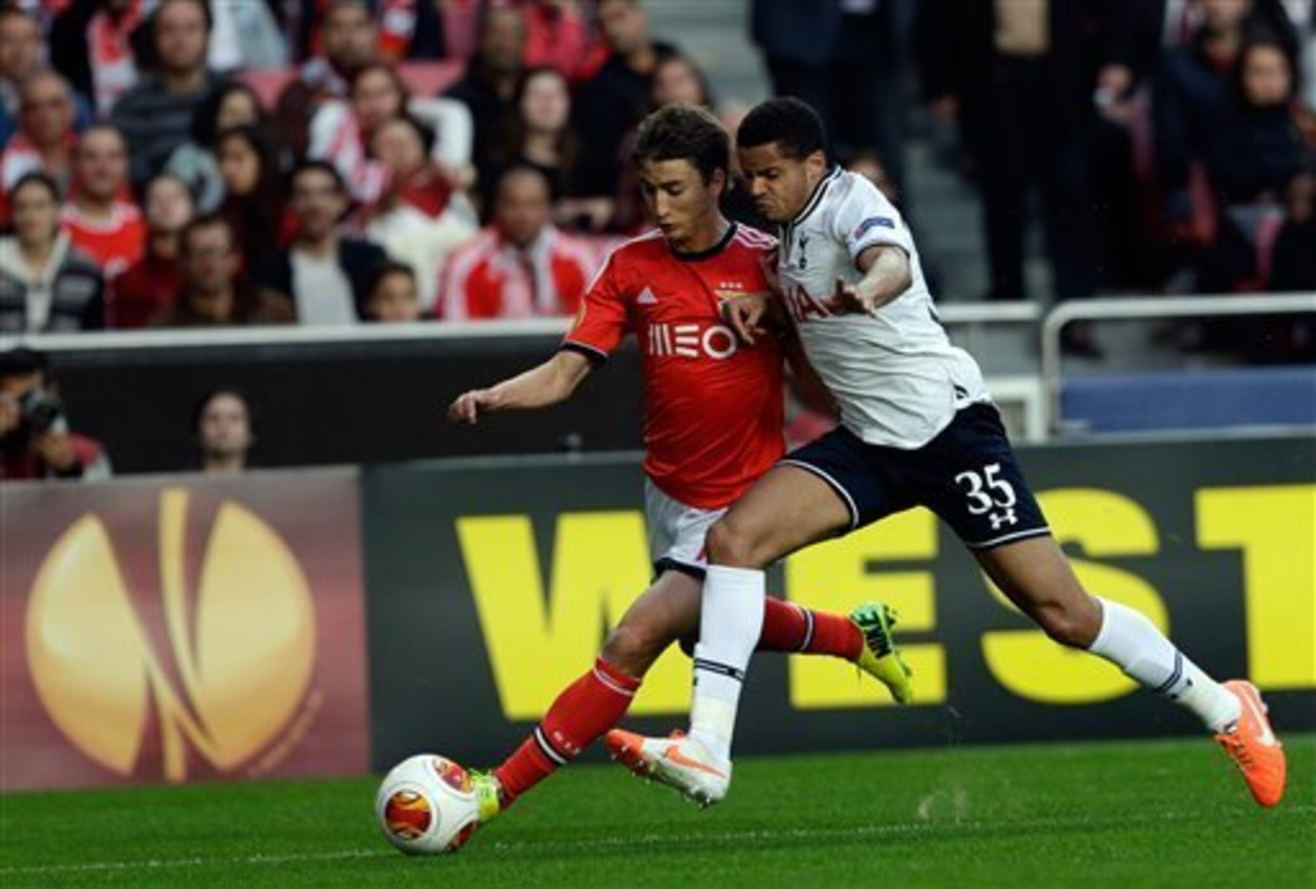 Zeki Fryers hunts the ball in Lisbon.