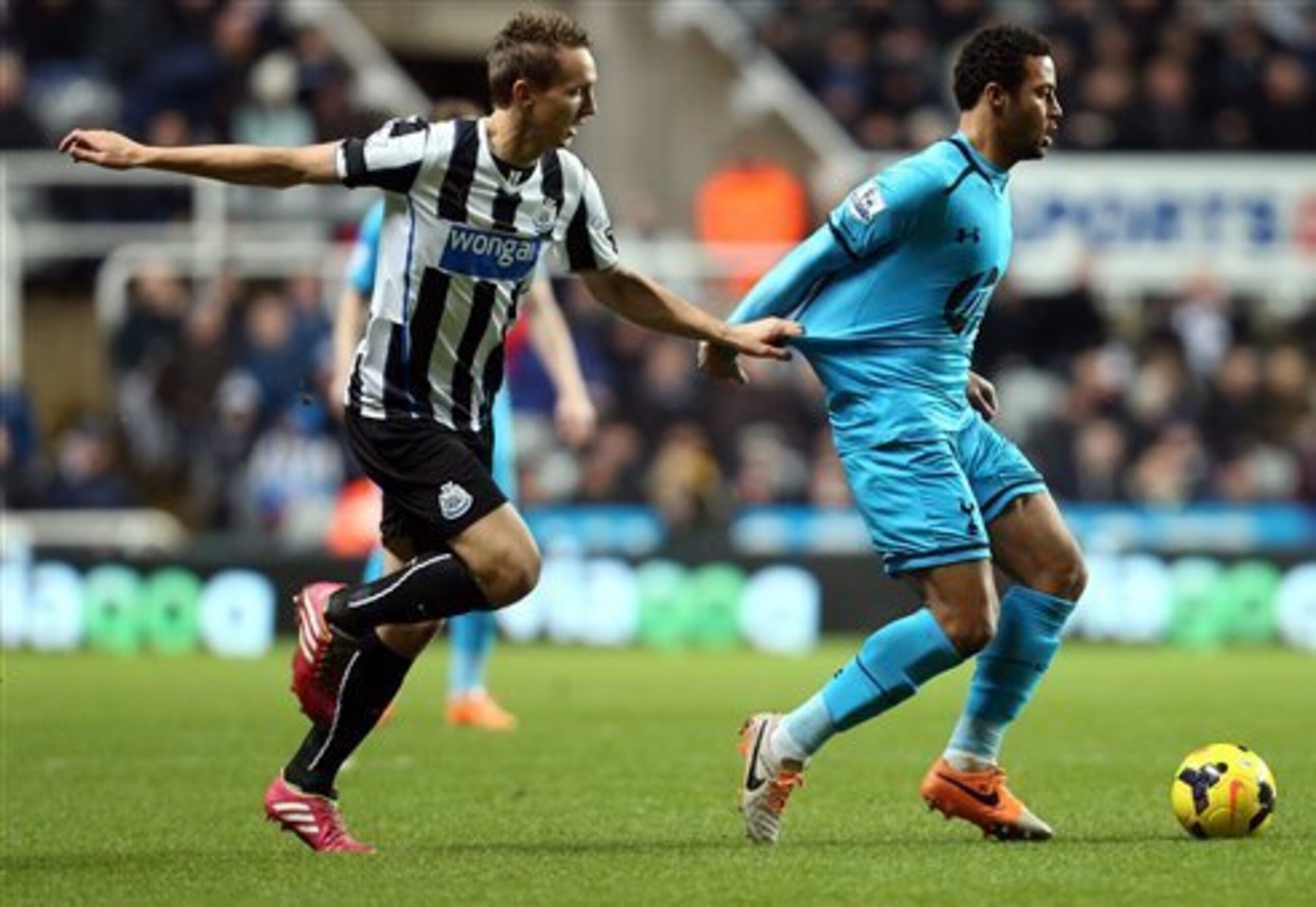 Southampton will have to cope with the dribbling skills of Mousa Dembele and Spurs.