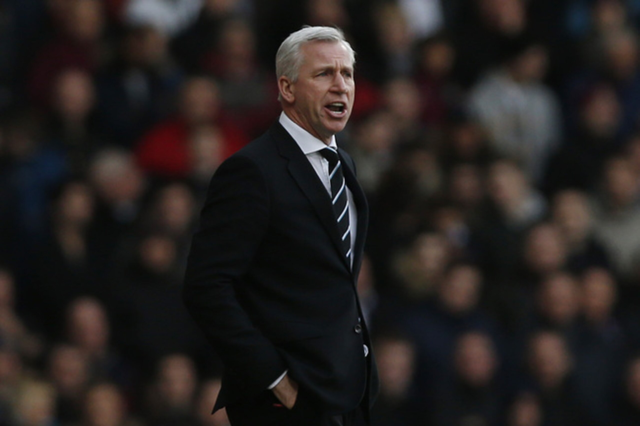 Newcastle manager Alan Pardew could make Diafra Sakho his latest recruit from France.