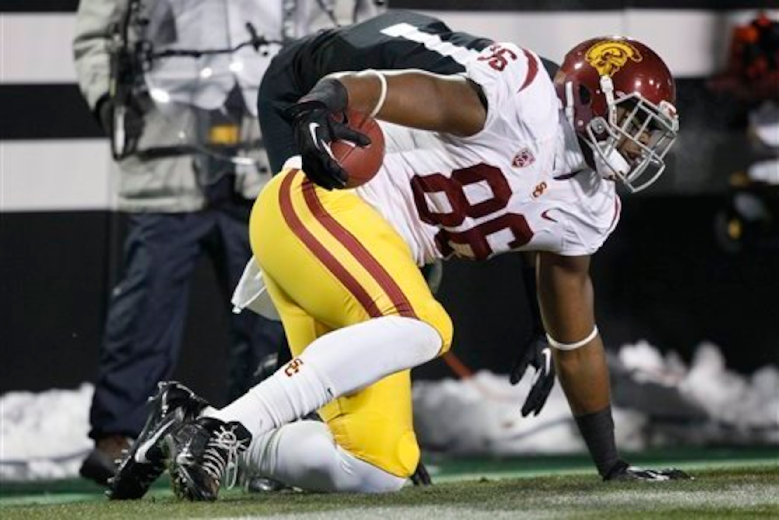 USC tight end Xavier Grimble