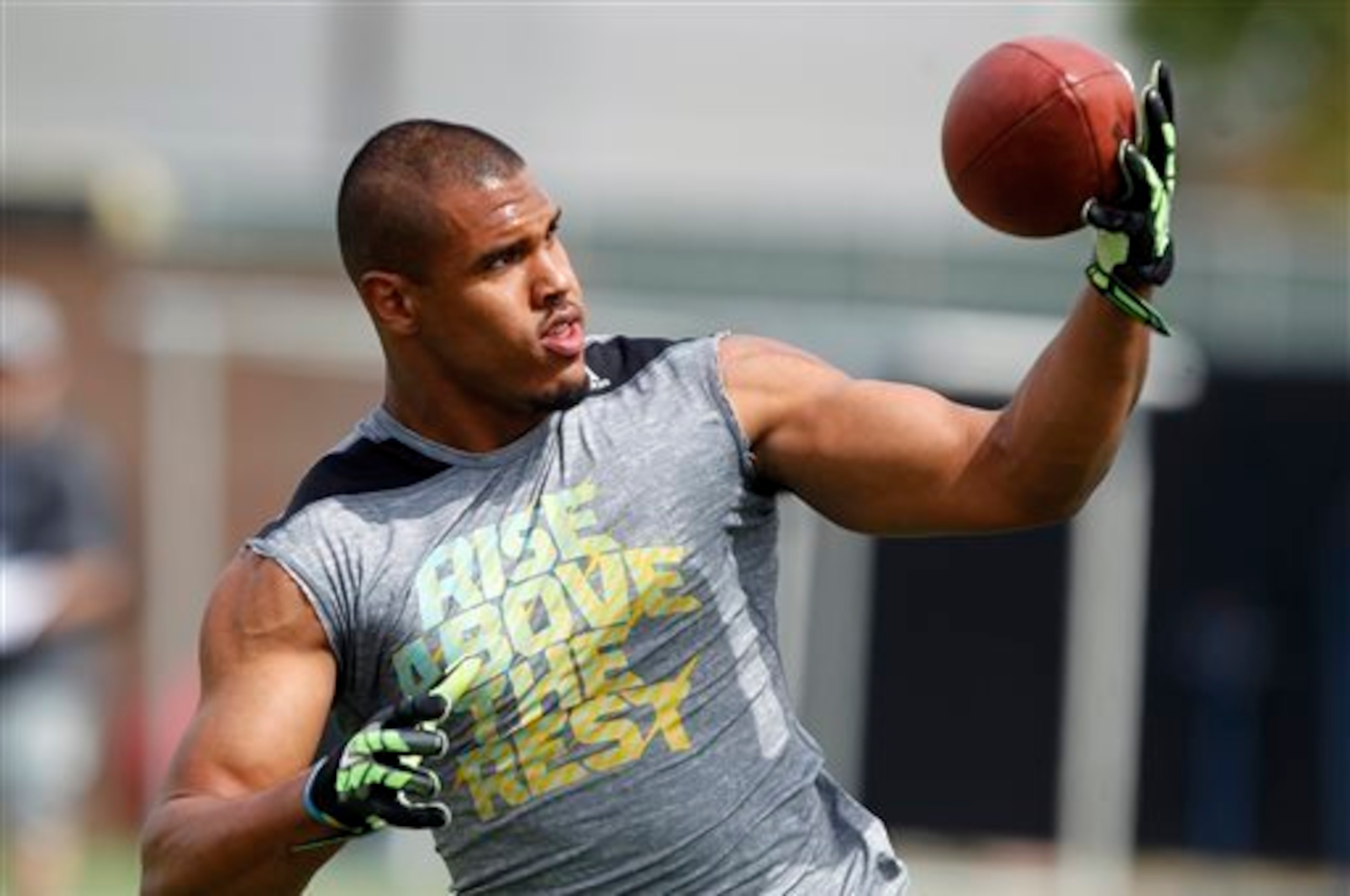 Is Anthony Barr the best fit for the Titans at No. 11?