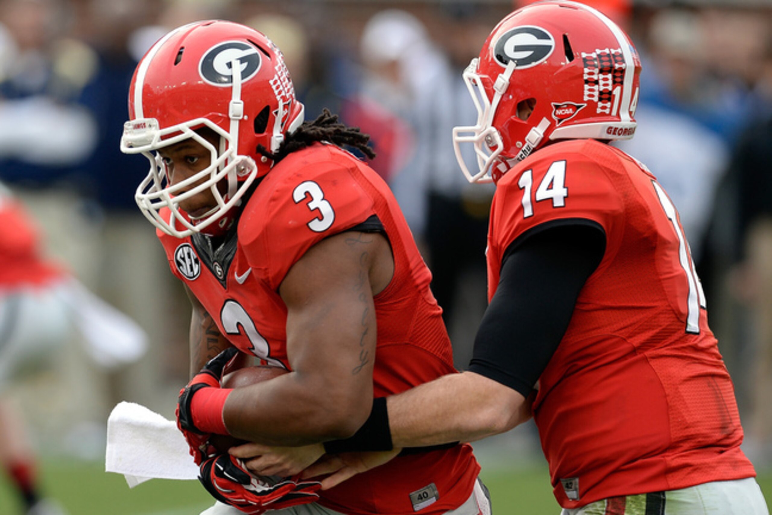 Georgia QB Hutson Mason hands the ball to RB Todd Gurley.
