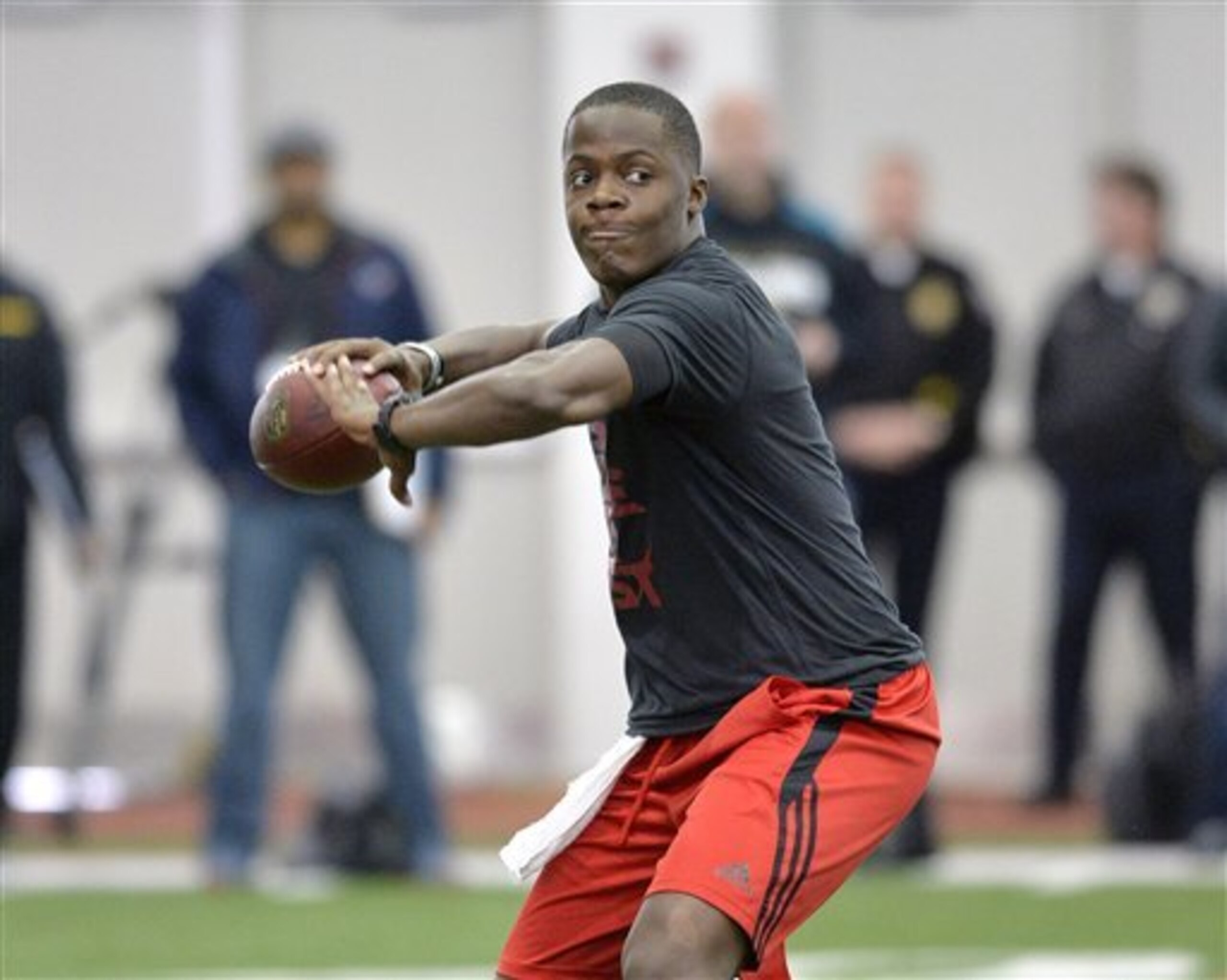 Louisville quarterback Teddy Bridgewater participates in a passing drill for NFL representatives during pro day at the University of Louisville in Louisville, Ky., Monday, March 17, 2014. (AP Photo/Timothy D. Easley)